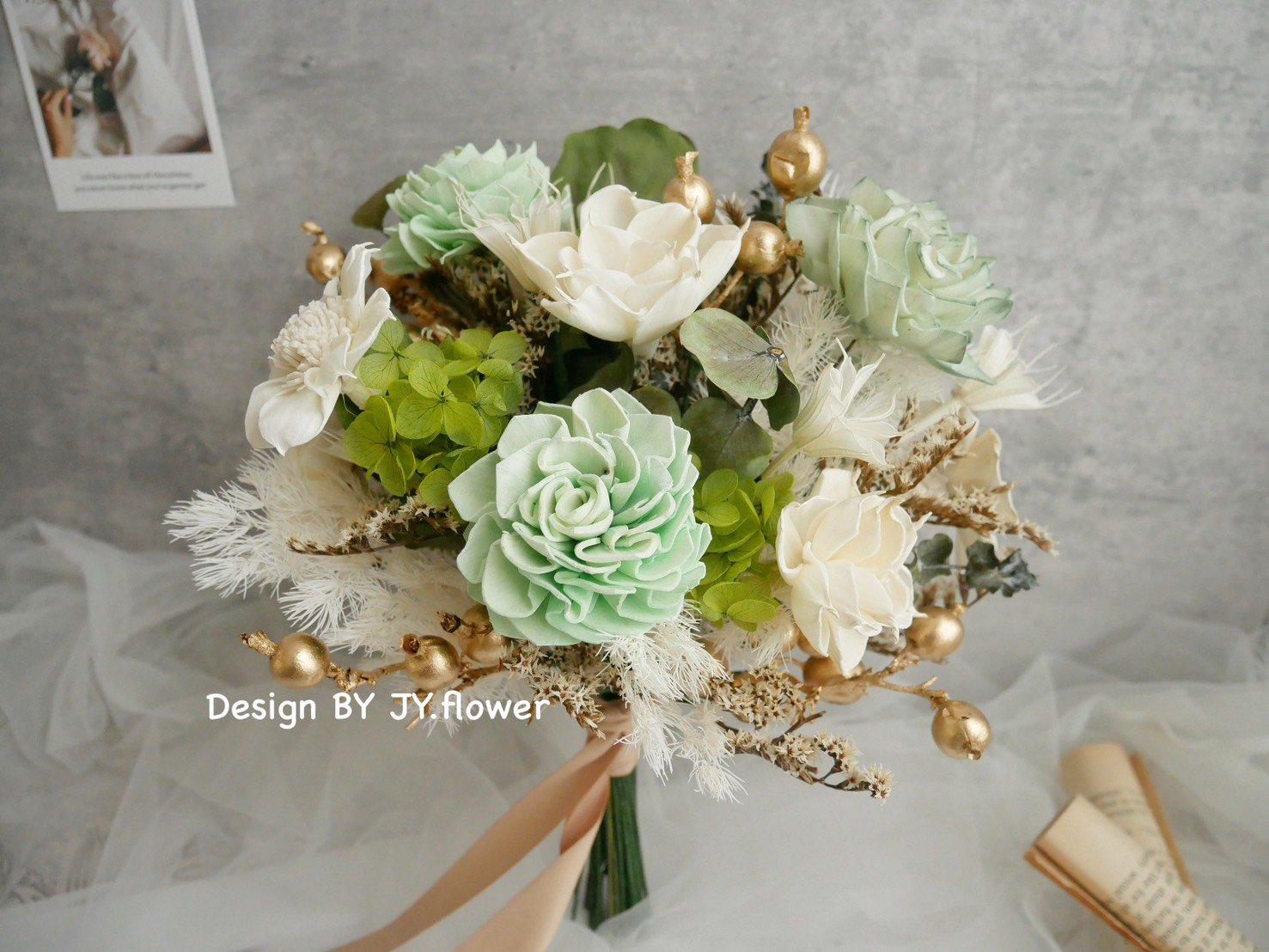 自然型手綁乾燥花捧花【夏日燦金】