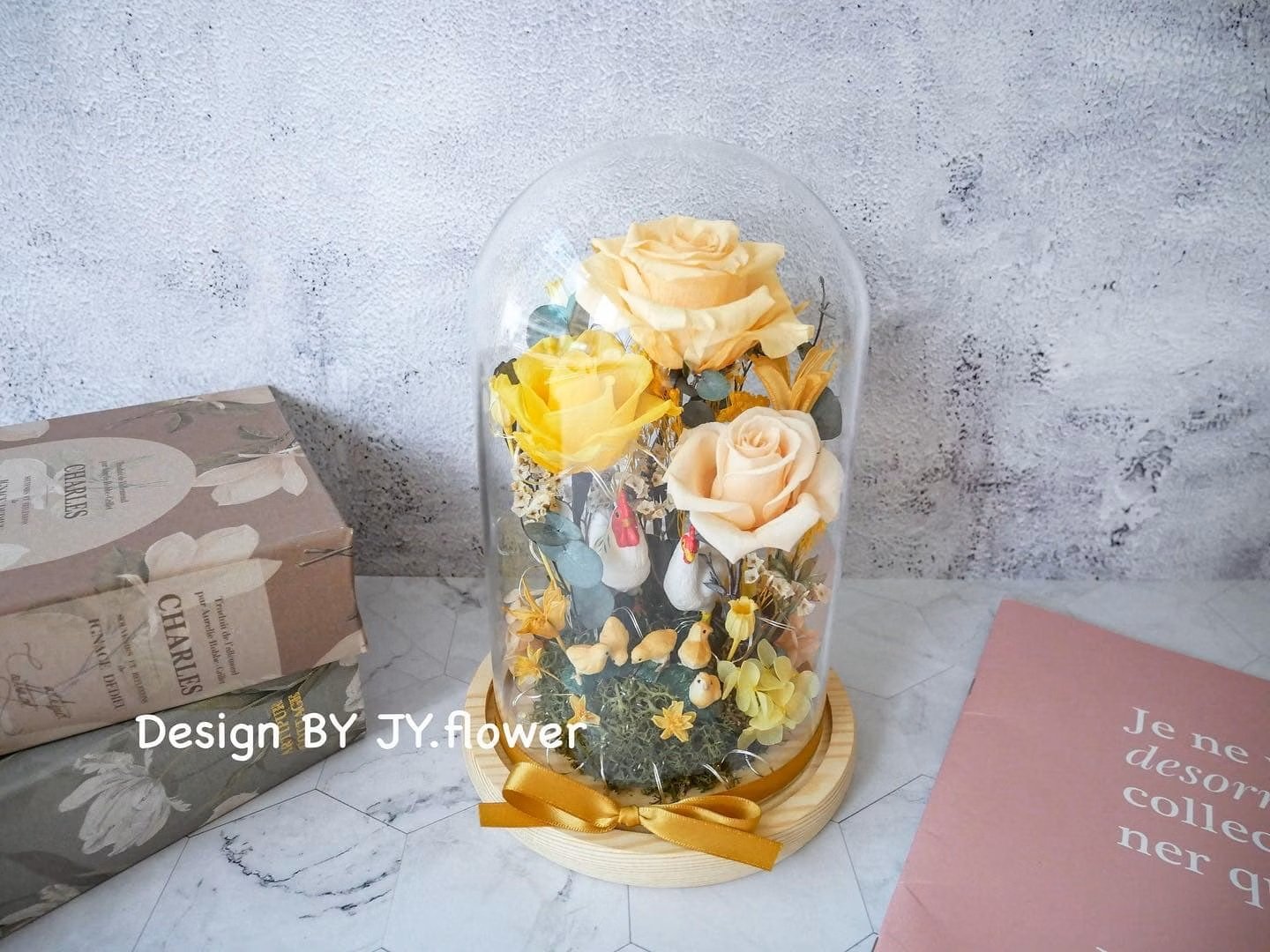 永生玫瑰長型玻璃罩帶路雞夜燈【燦爛時光】