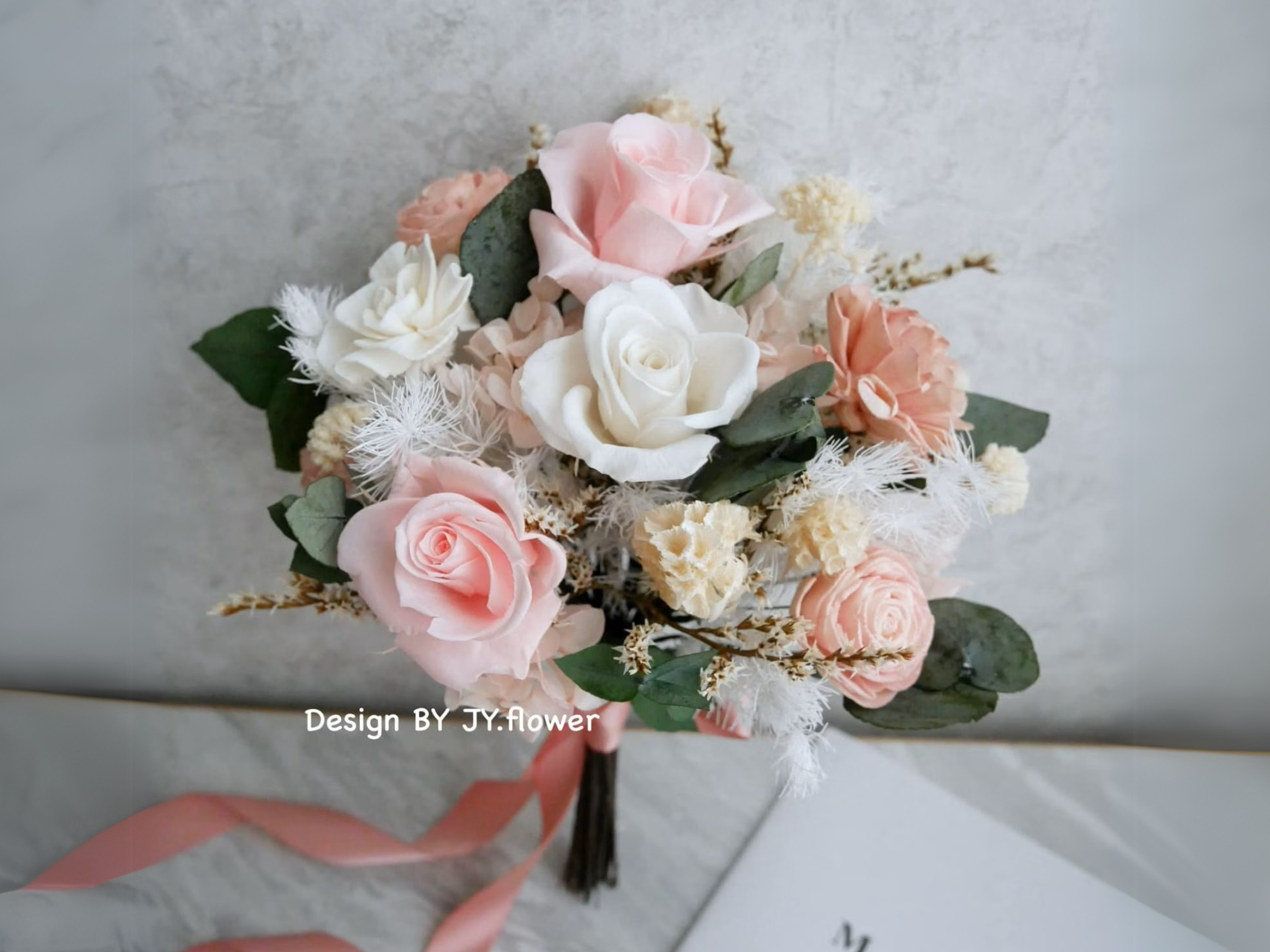 自然型手綁不凋捧花【淡粉奶白】