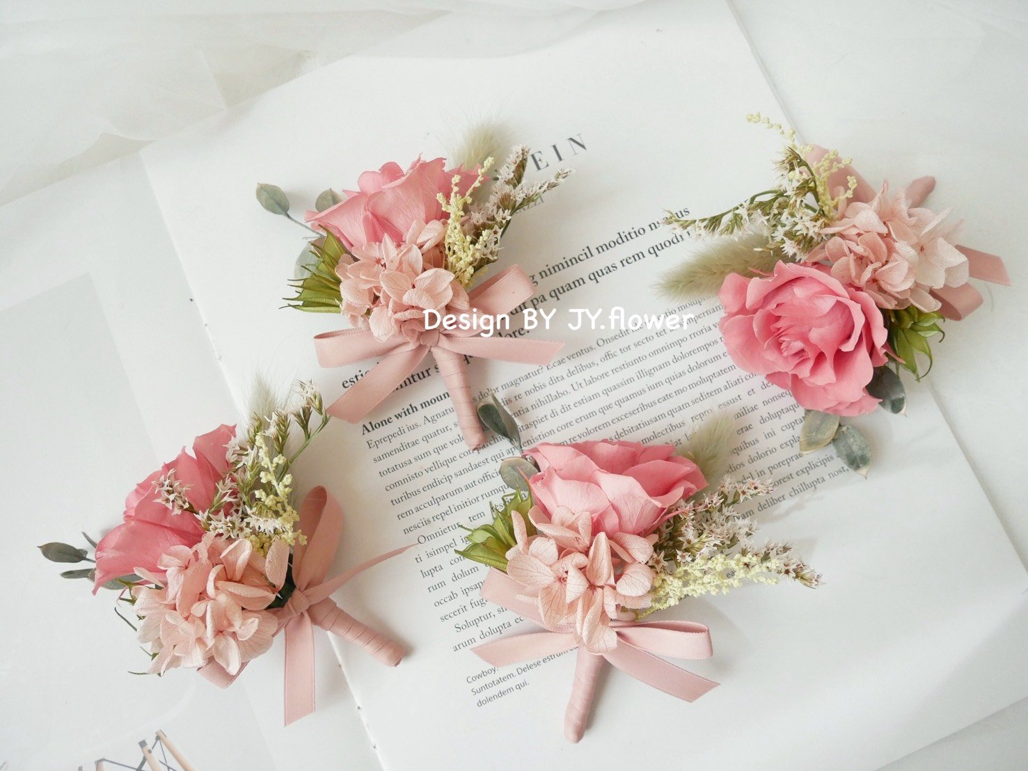 永生玫瑰胸花【春日花園】