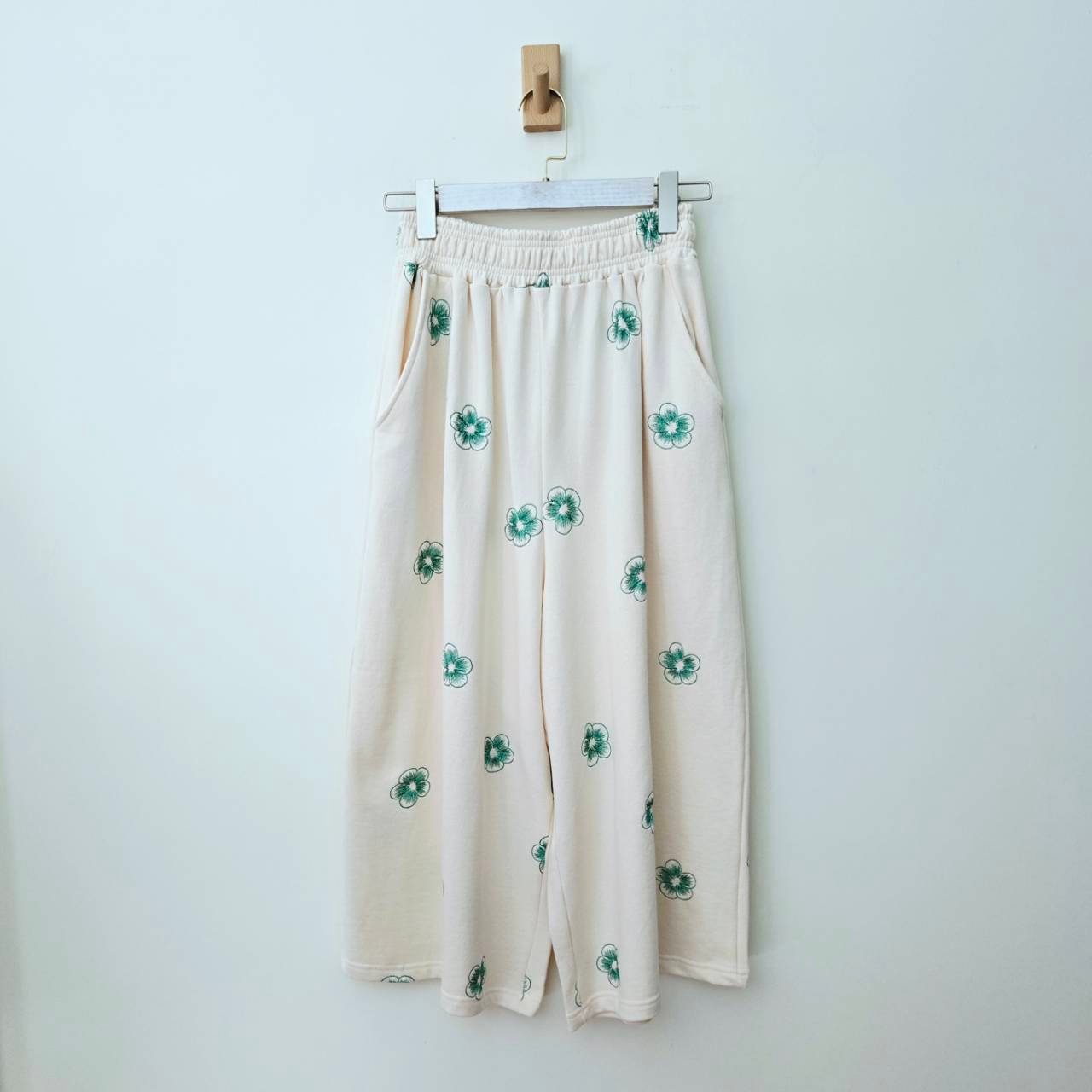 純棉小花刺繡鬆緊寬褲