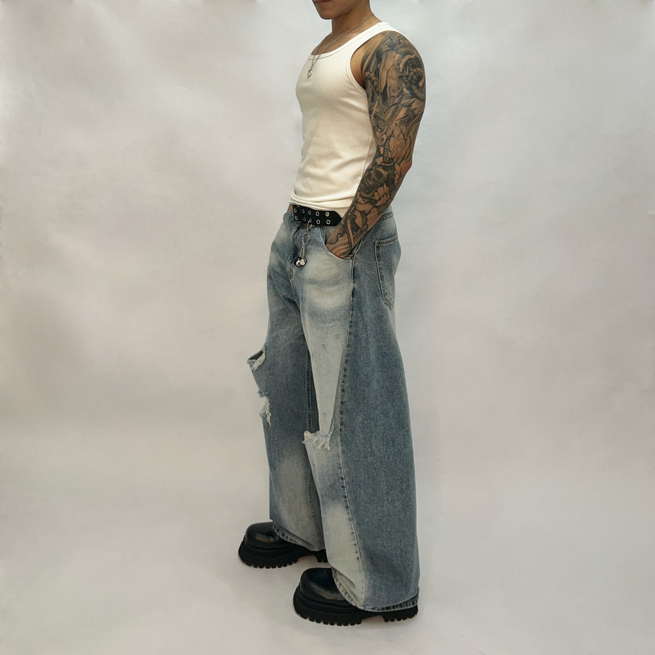 【fuchun】【🇰🇷】不均勻 淺刷色 刀割 破壞 水洗 寬版 牛仔褲