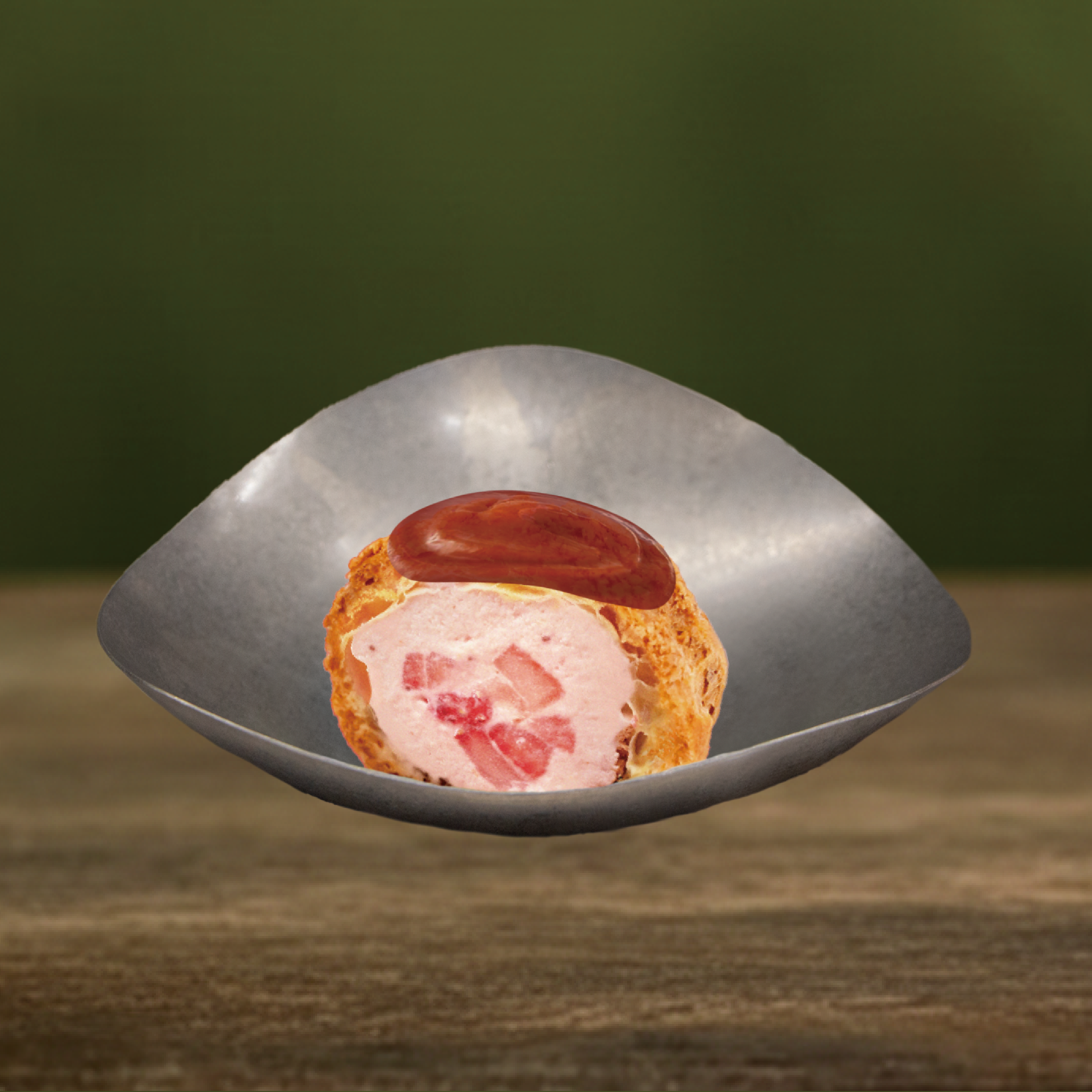 酥皮冰心泡芙 ｜ 草莓卡士達