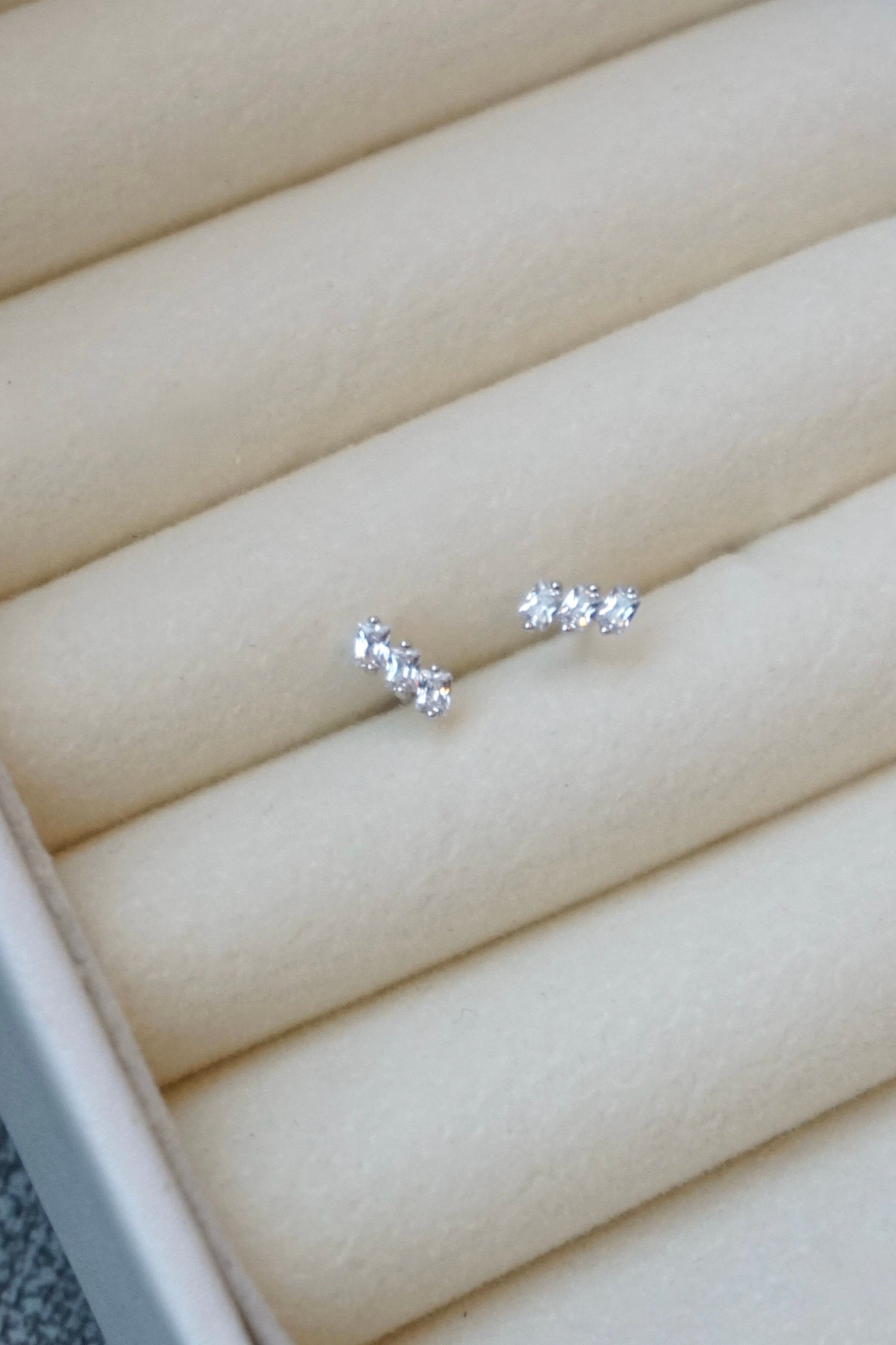S925 Trio Cluster Stud Earrings 三鑽線條轉珠耳環