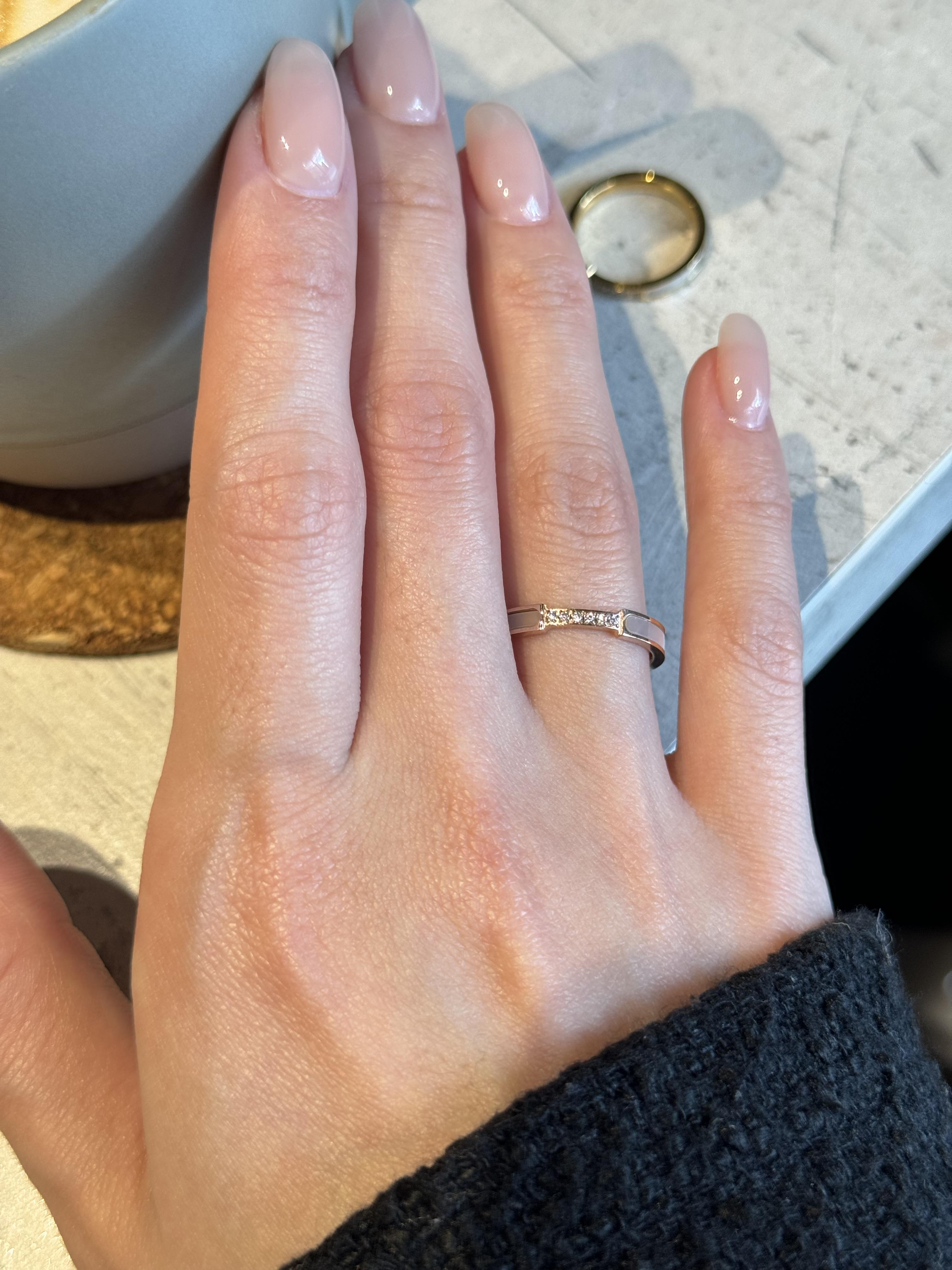 18K White Shell Diamond Ring 白貝微鑲戒