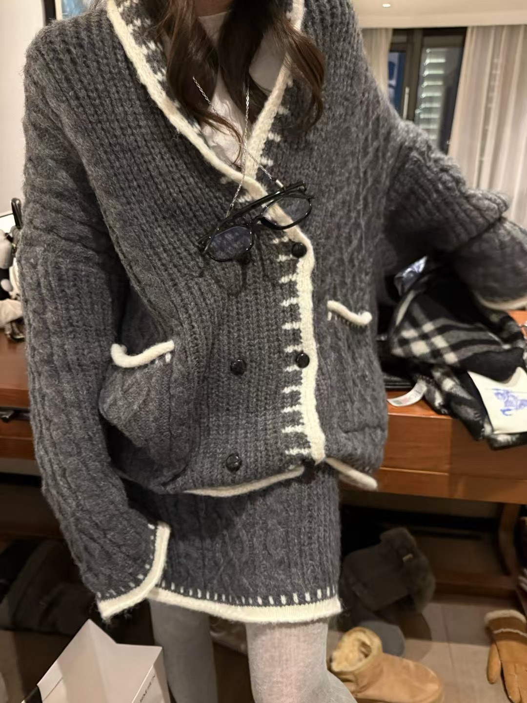 v領拼色針織小翻領絞花套裝