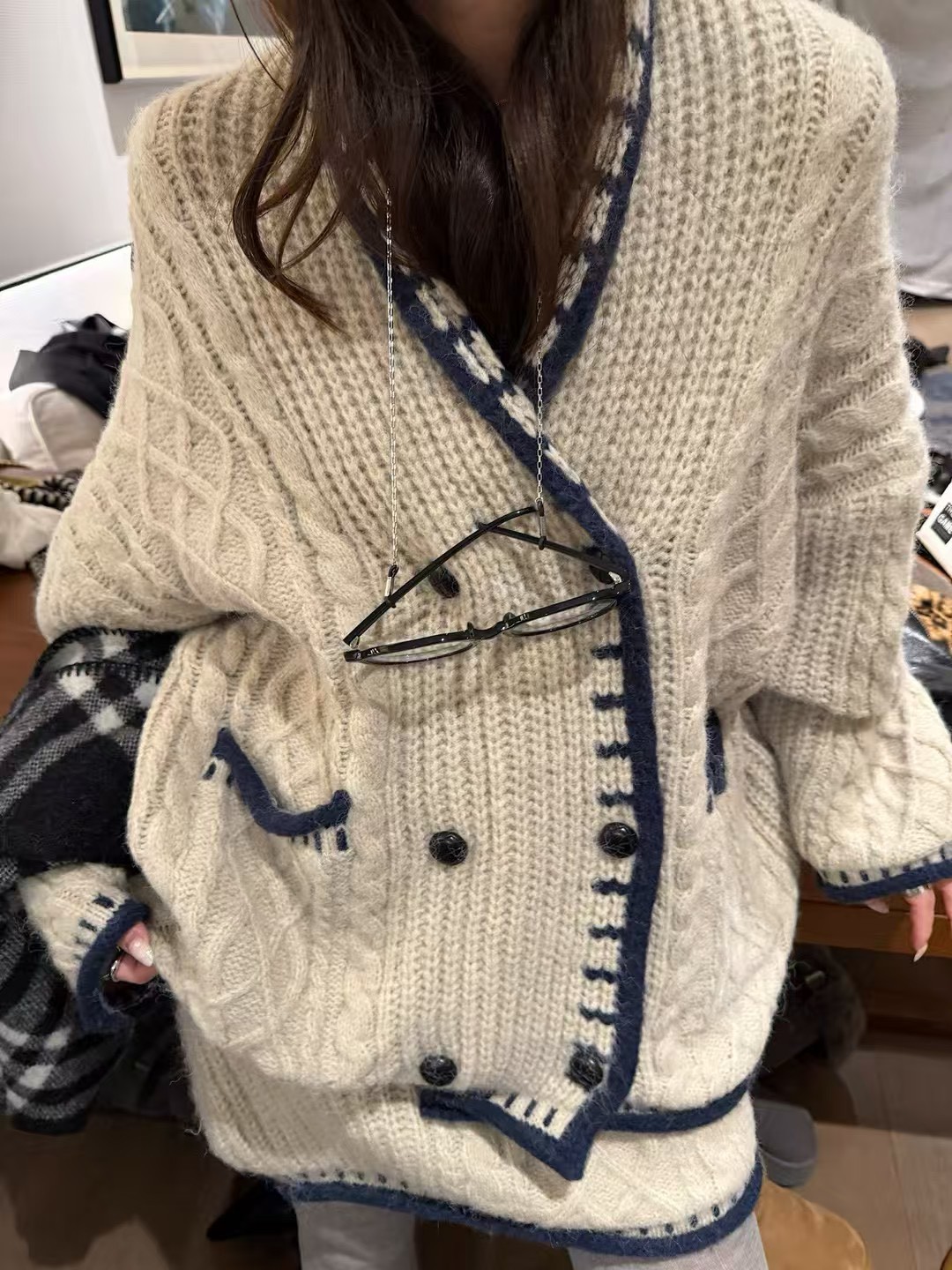 v領拼色針織小翻領絞花套裝