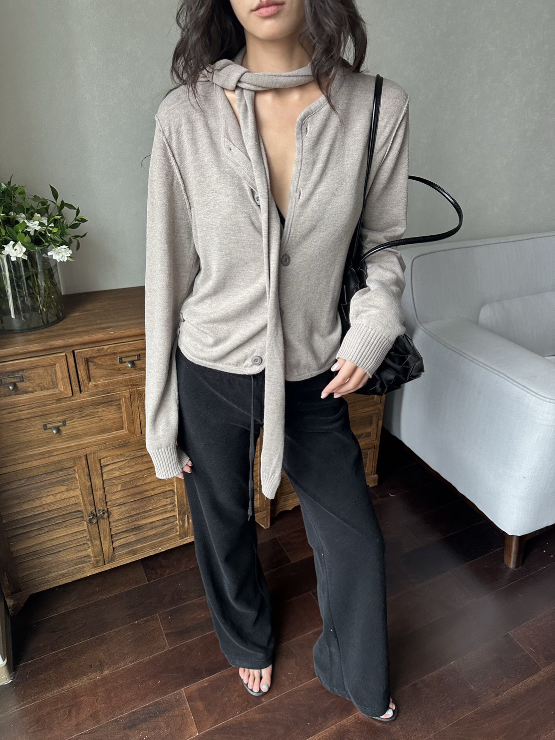 羊毛不規則紐扣領巾褶針織