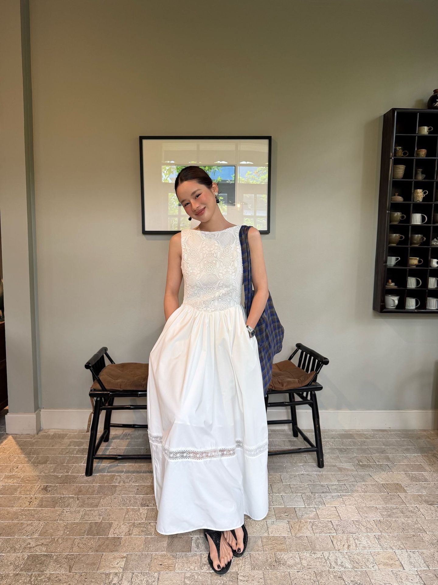 刺繡高腰深v後露背無袖洋裝