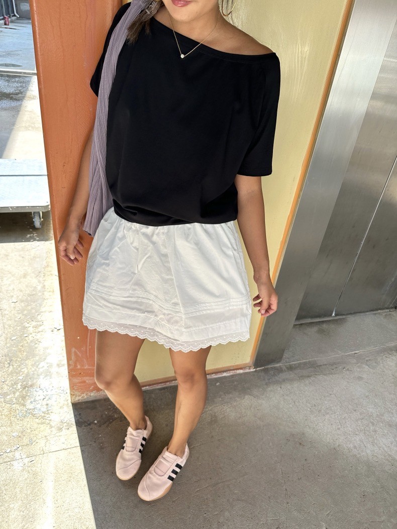 基本款斜肩輕薄露肩短袖棉質T卹