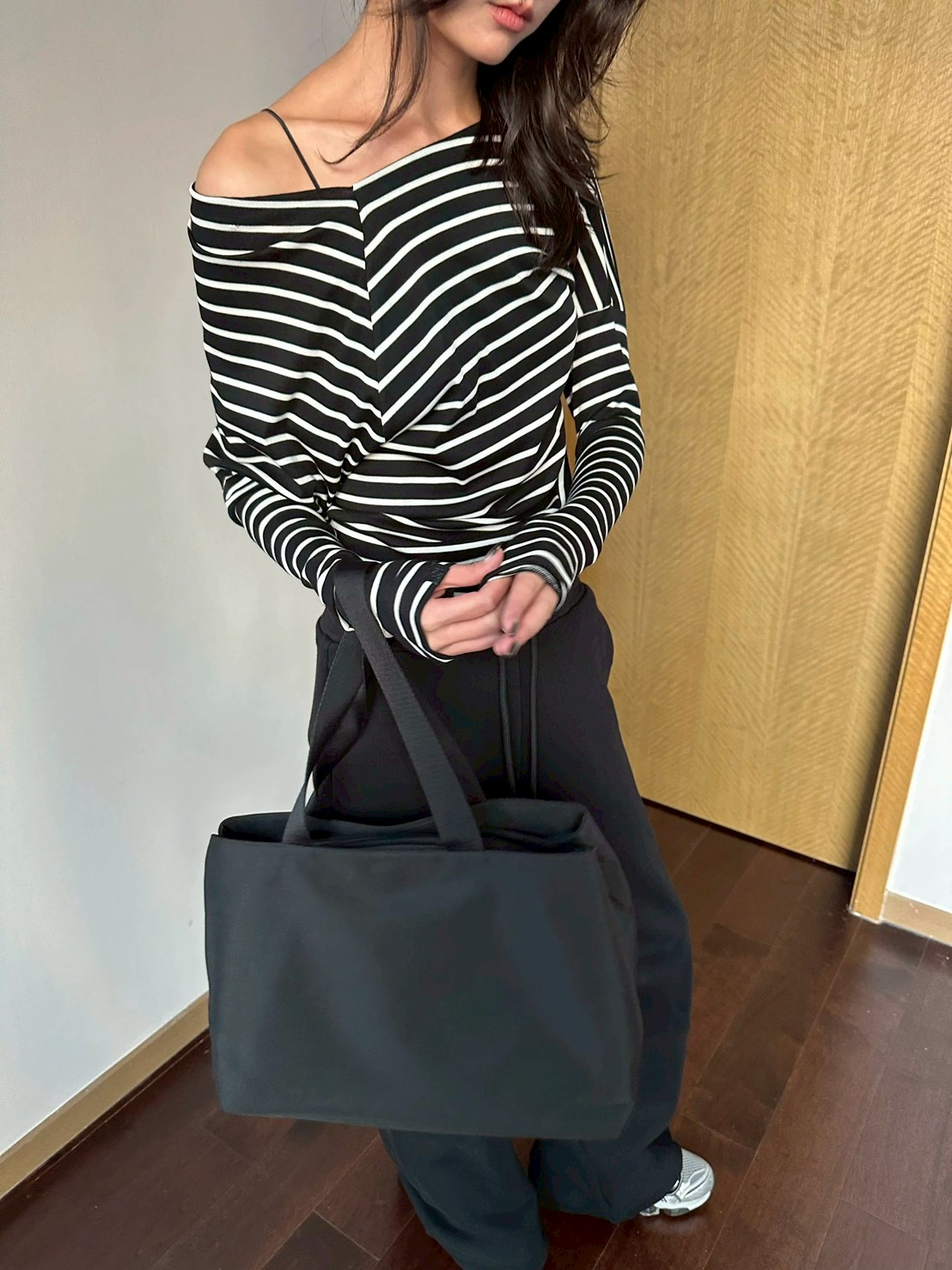 不規則剪裁露肩羊毛針織上衣