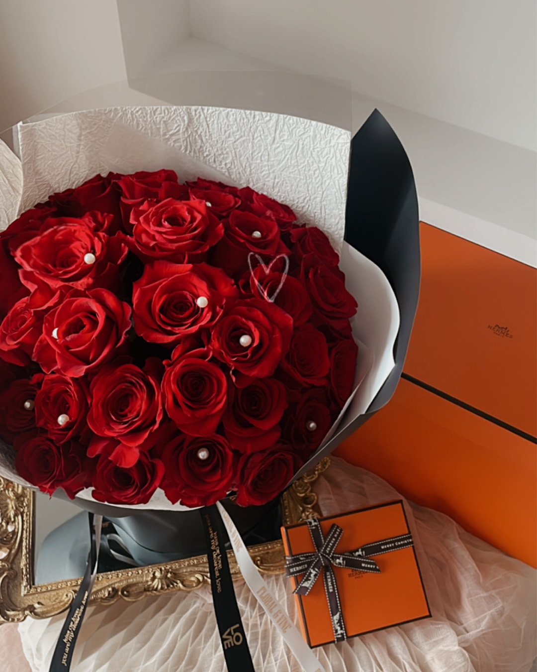 Luxurious Love 33朵奢華進口頂級紅玫瑰