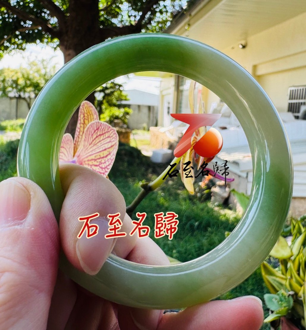 收藏級珍品 頂級和田玉翠青手鐲 白玉映翠・ 百年難遇｜附【亞瑟寶石鑑定所】正式鑑定證書