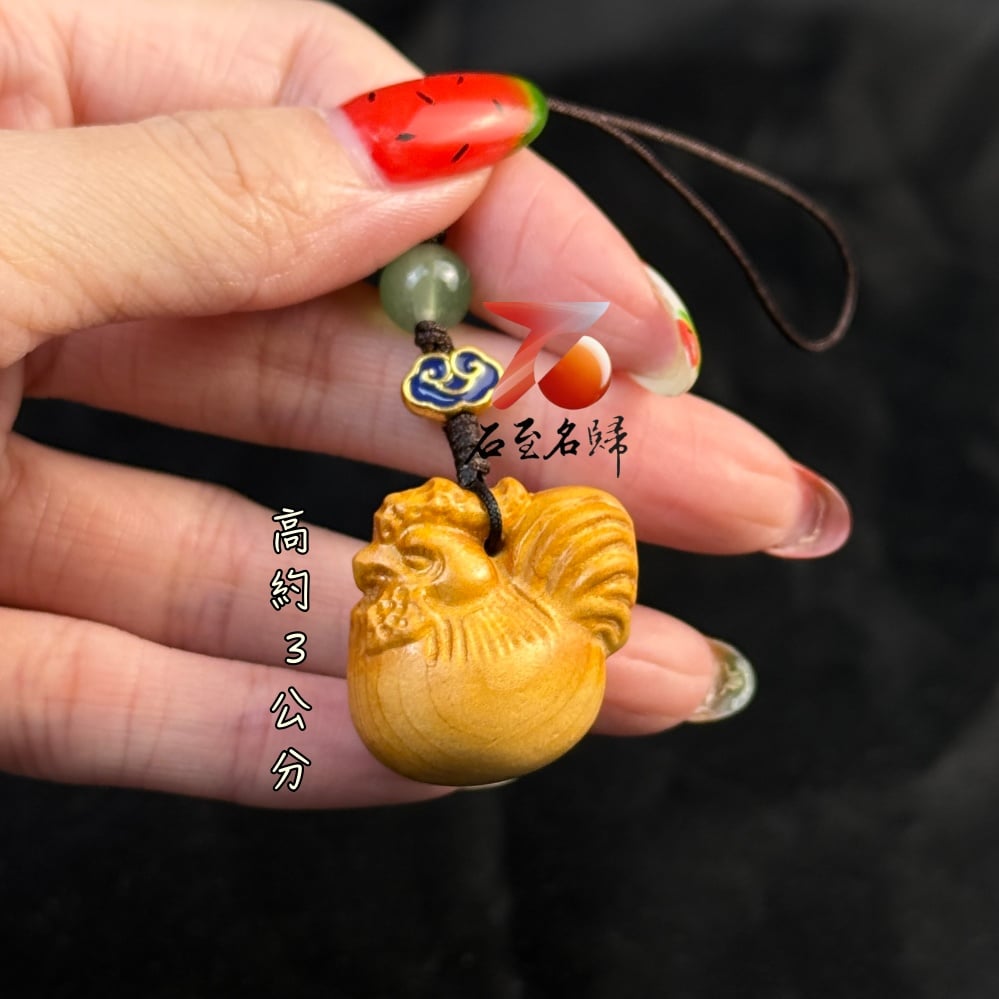 天然崖柏木雕吊飾【招財開運金雞】