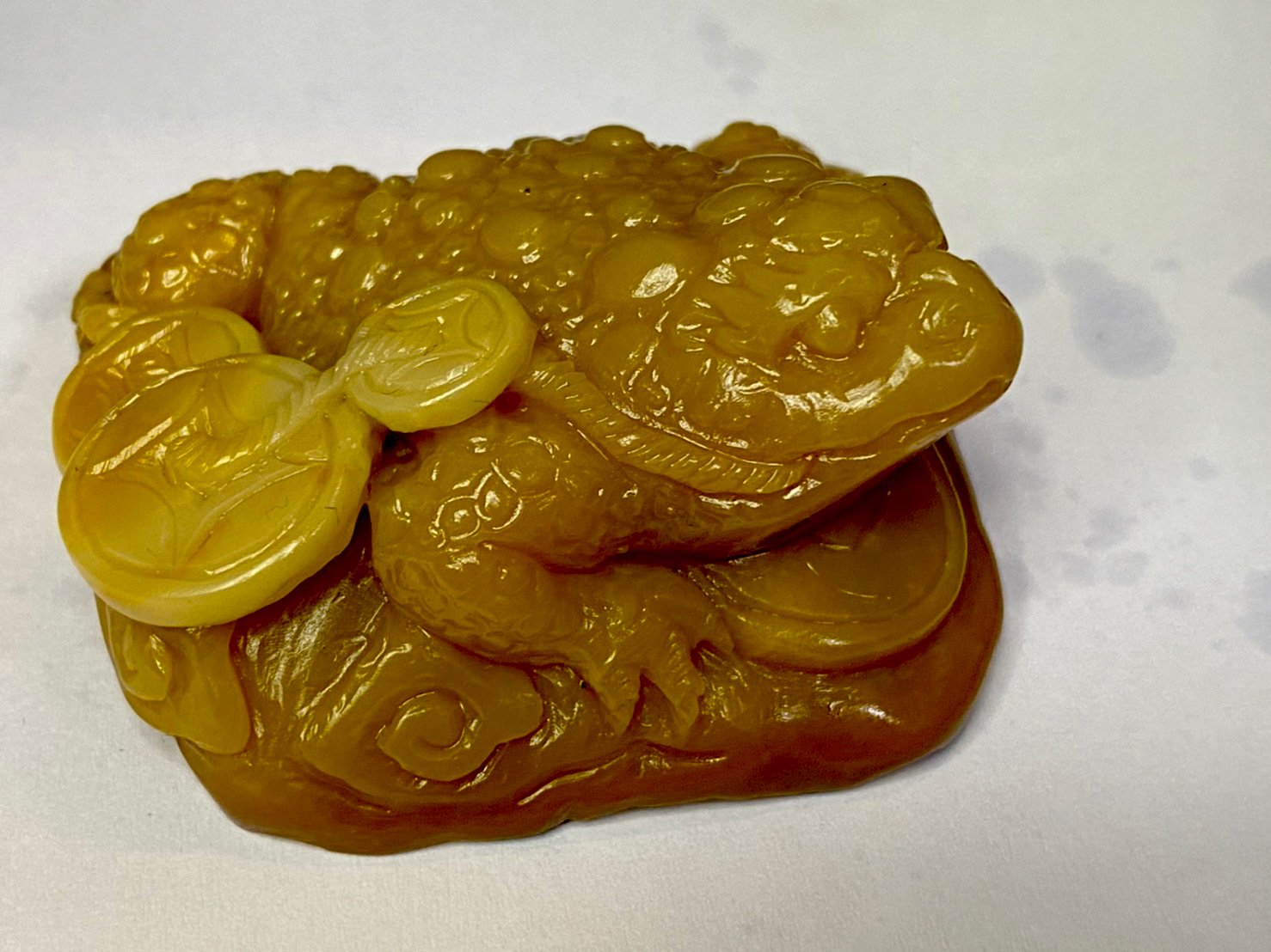 壽山石雕件【咬錢金蟾】