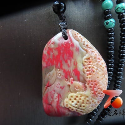 軟底雞血石掛件、手把件【魚戲蓮】