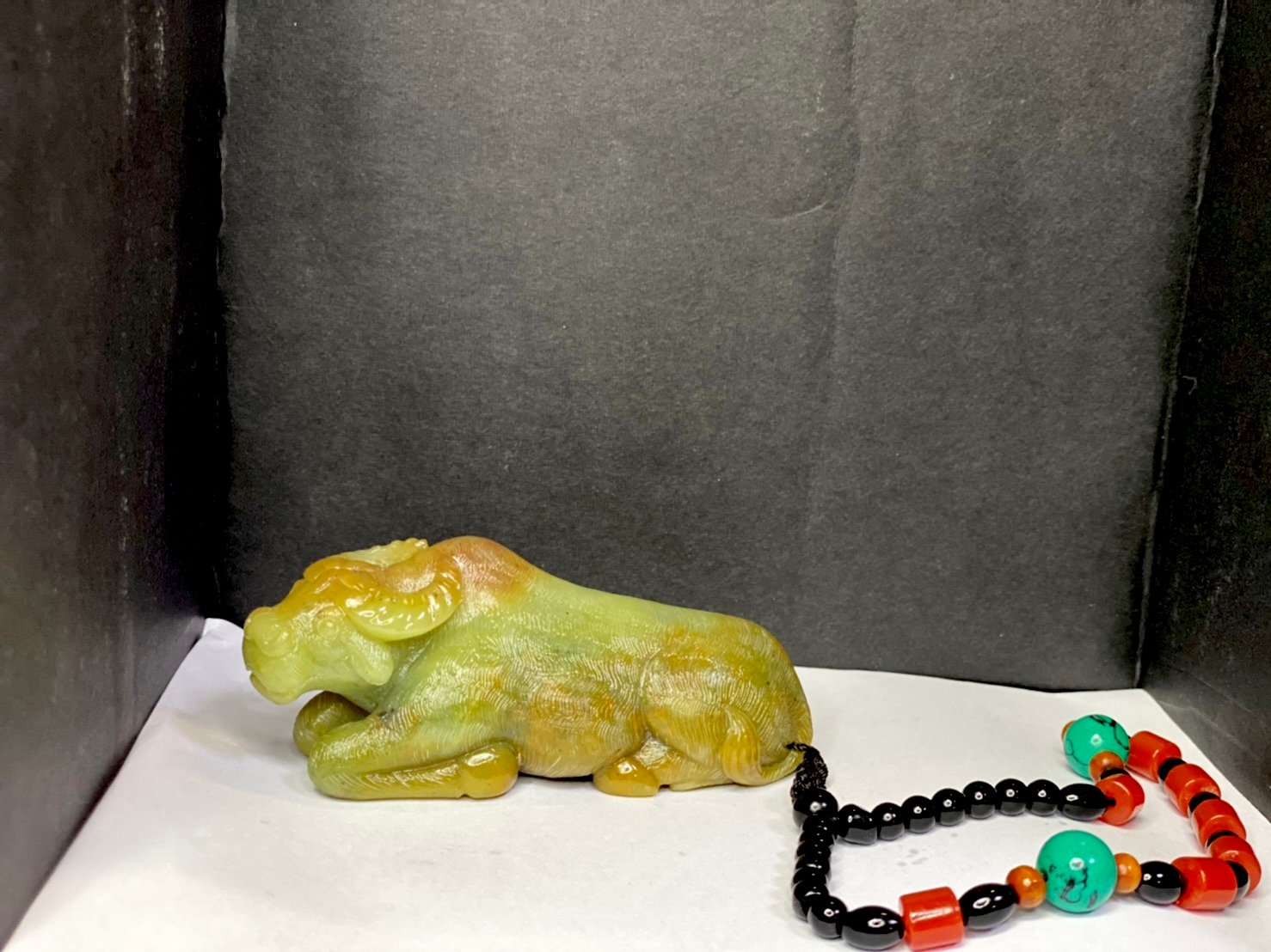 月尾綠手把件【牛轉乾坤】