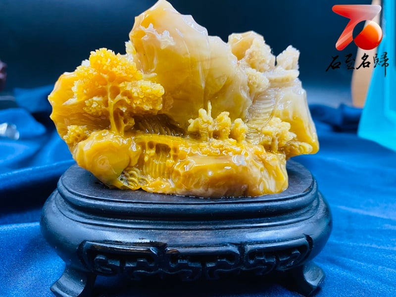 老撾北部田黃石雕件 老師傅手工雕【山裡人家】 附精美收藏禮盒