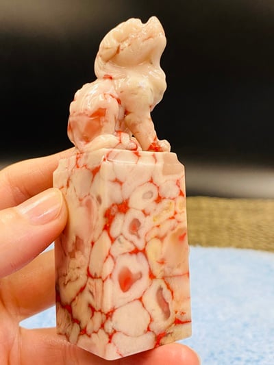 巴林奇特雞血石【歐俊杰作品-古獸印章】