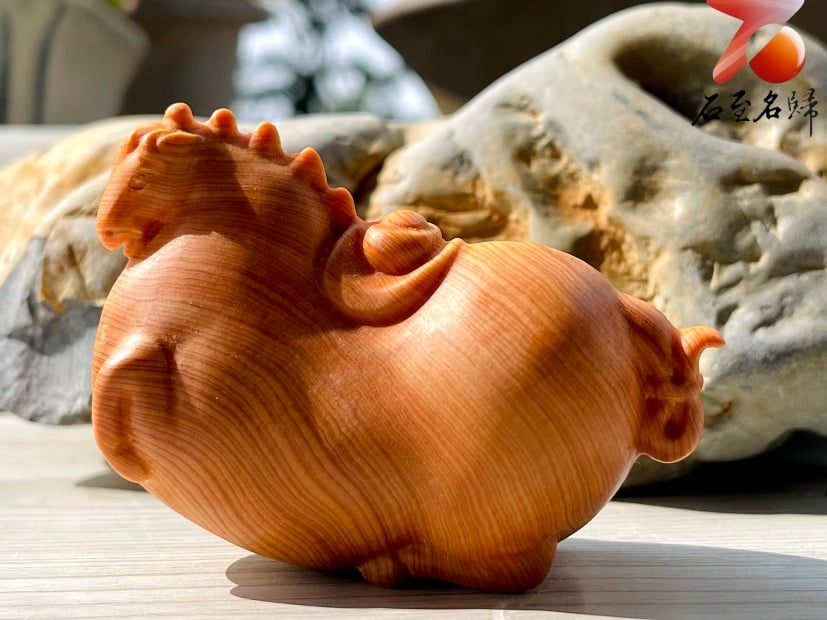 焦糖味重油料城口崖柏手把件 《馬上發財》