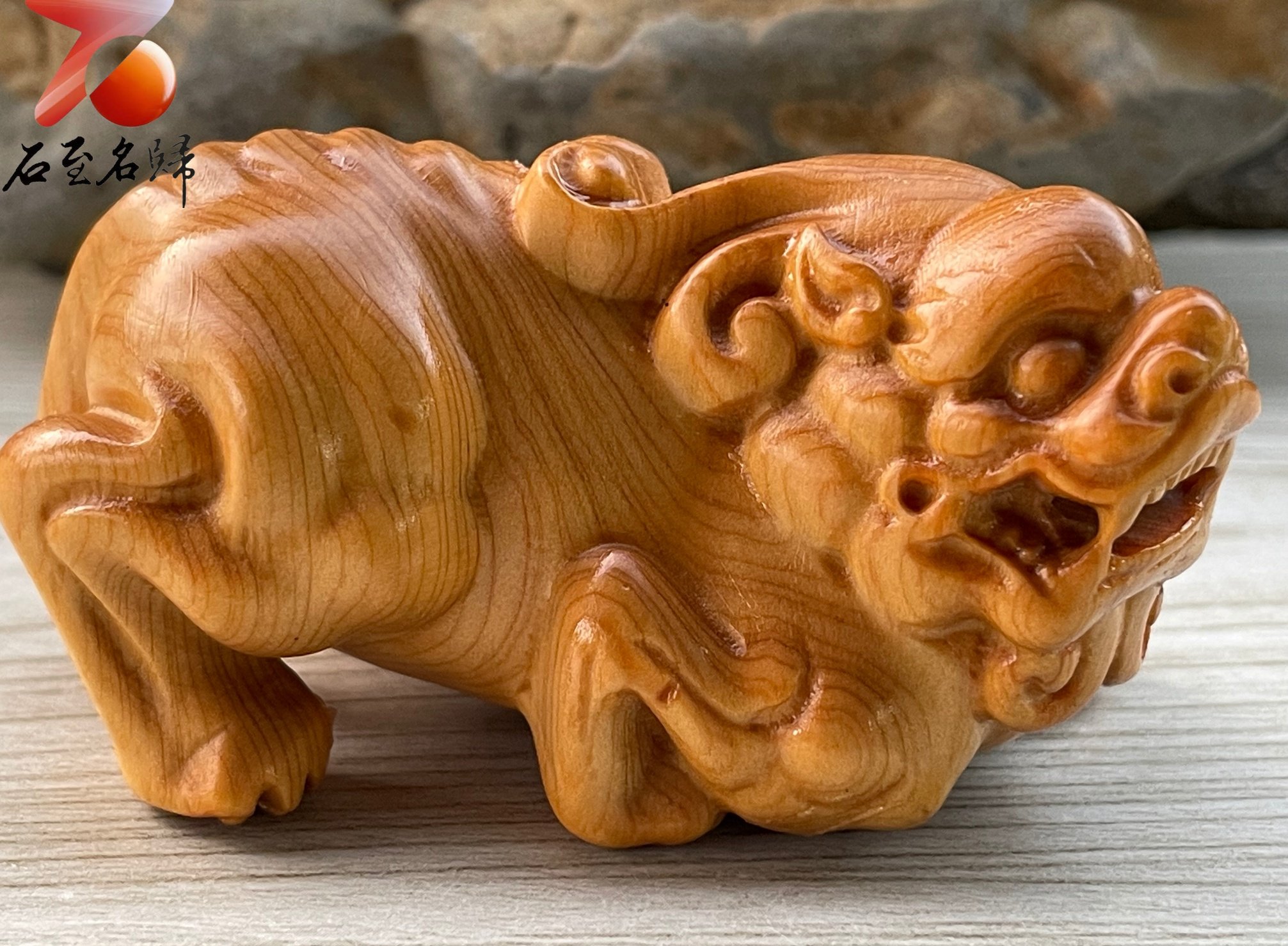 焦糖味重油料城口崖柏手把件 《瑞獸貔貅》