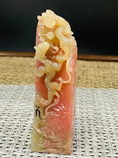 巴林粉凍雞血石印章-洪福齊天