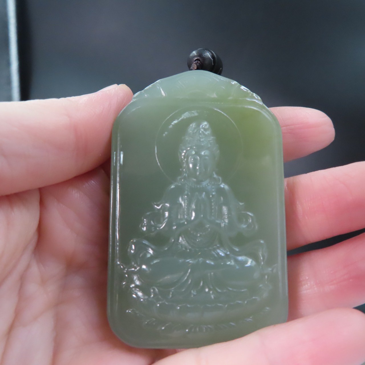 和田玉 且末料 附收藏證書【坐蓮觀音】