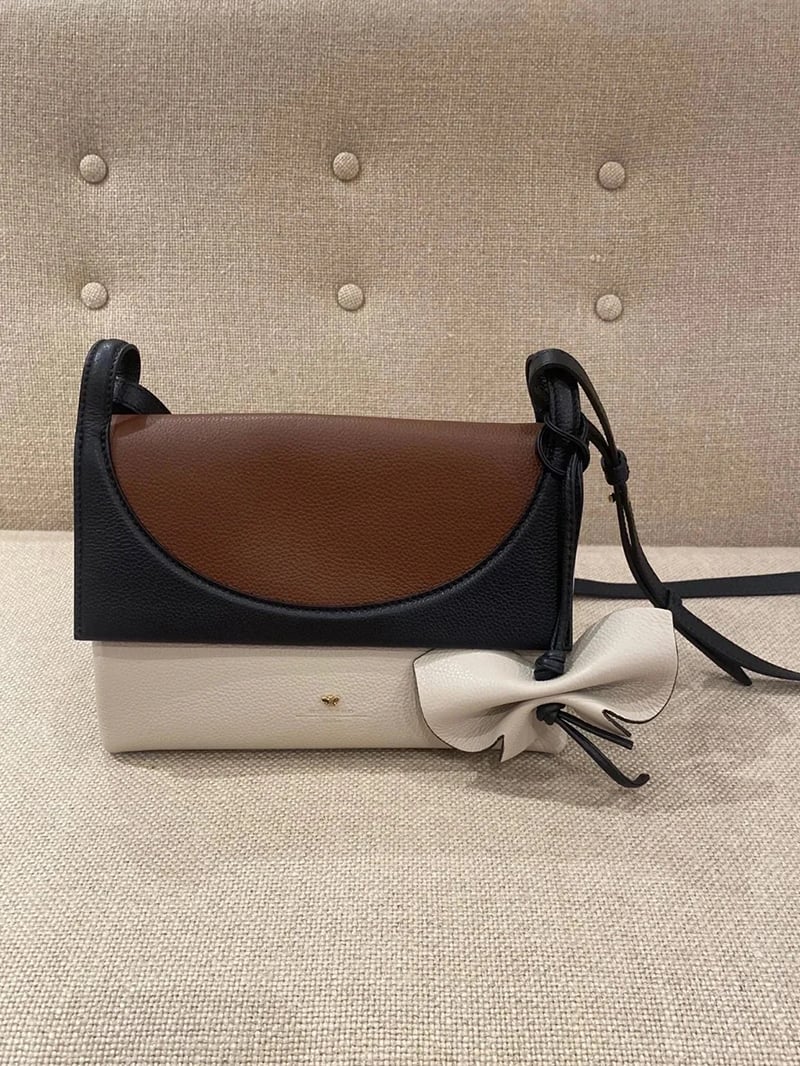 現貨WEEKEND牛皮革撞色單肩斜背包