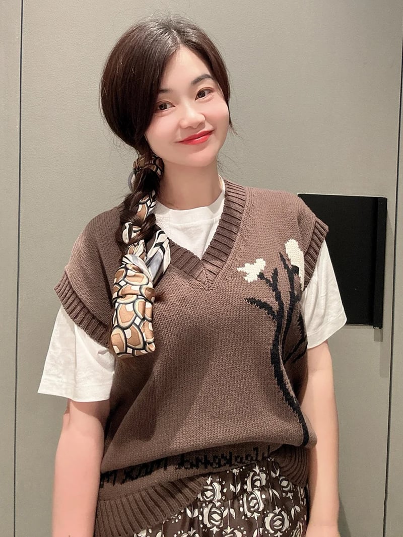 WEEKEND刺繡圖案針織背心