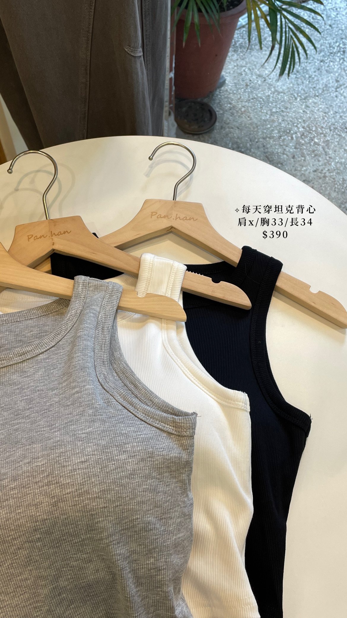 手捧杯坦克背心