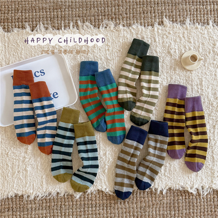 韓系學院風條紋中筒襪