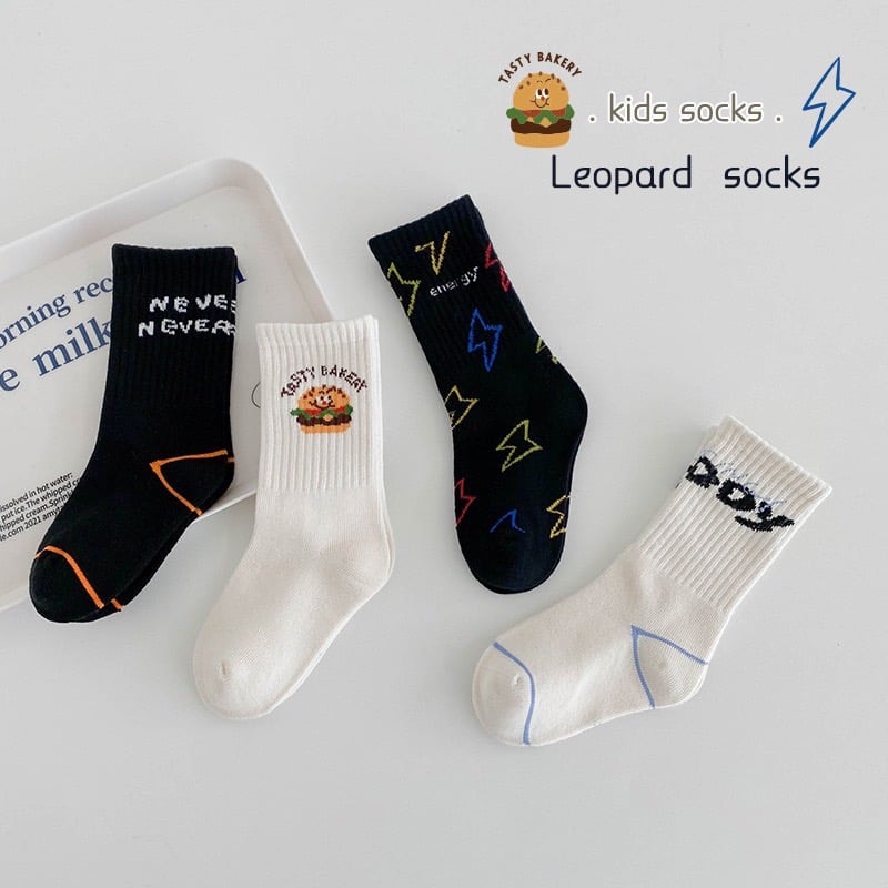 個性運動風中筒襪四雙一組