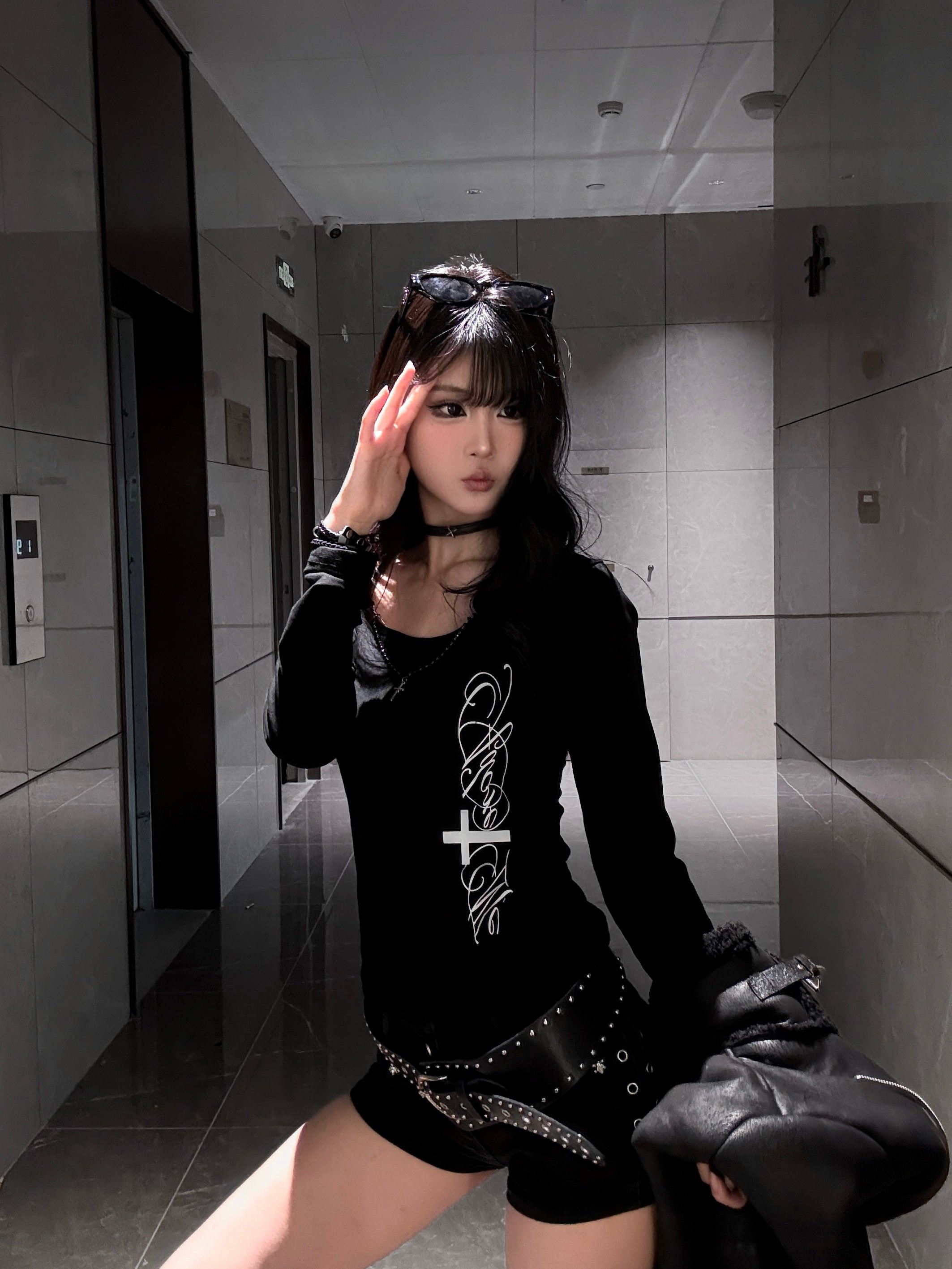 氛圍感美式十字辣妹親膚上衣+掛飾