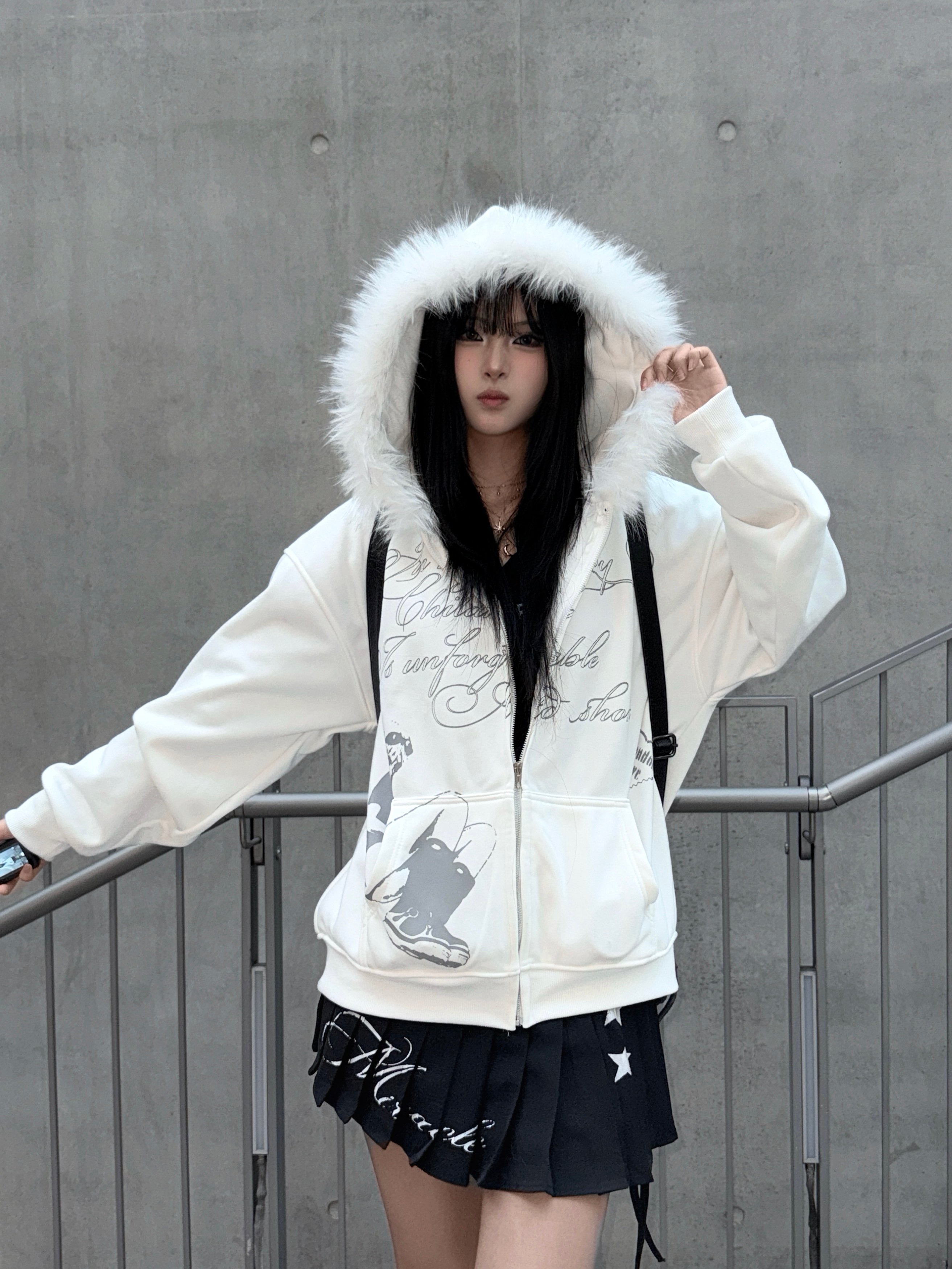 雪白復古字母毛邊連帽外套