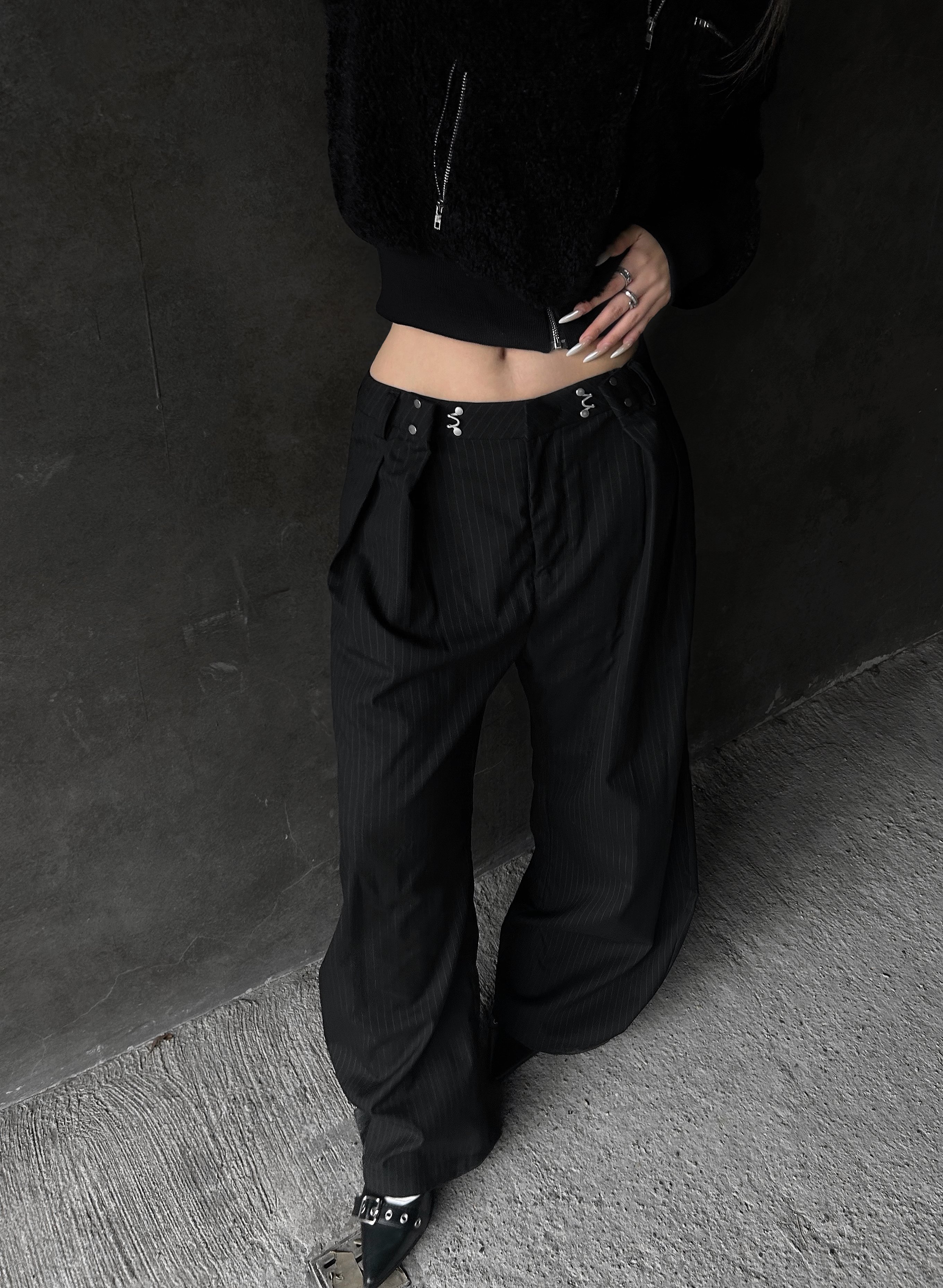 質感彎刀雙摺垂感西裝褲