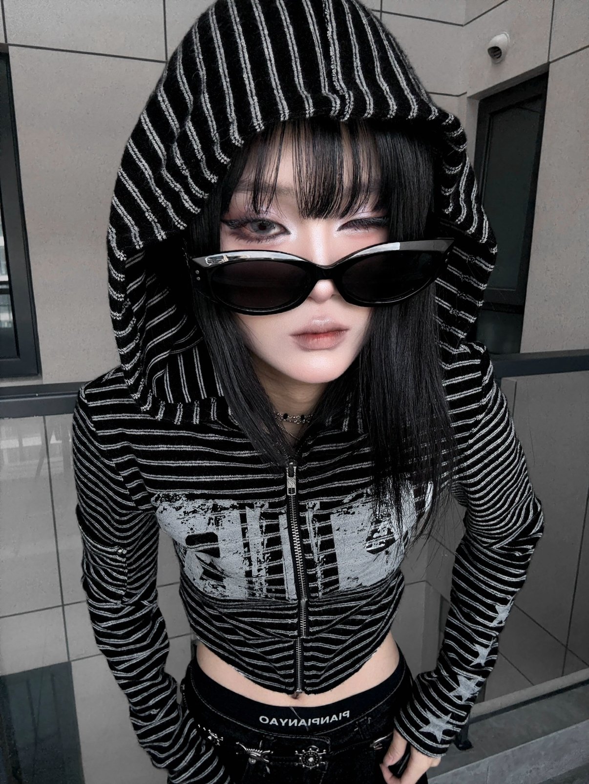 小眾修肩條紋連帽上衣