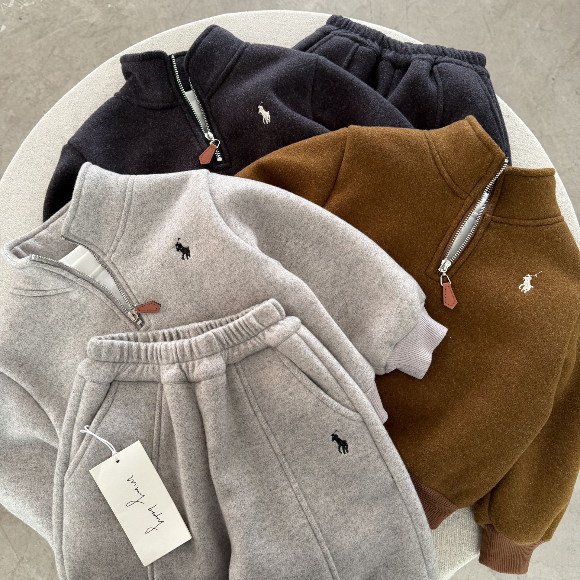 加絨套裝｜眼睛