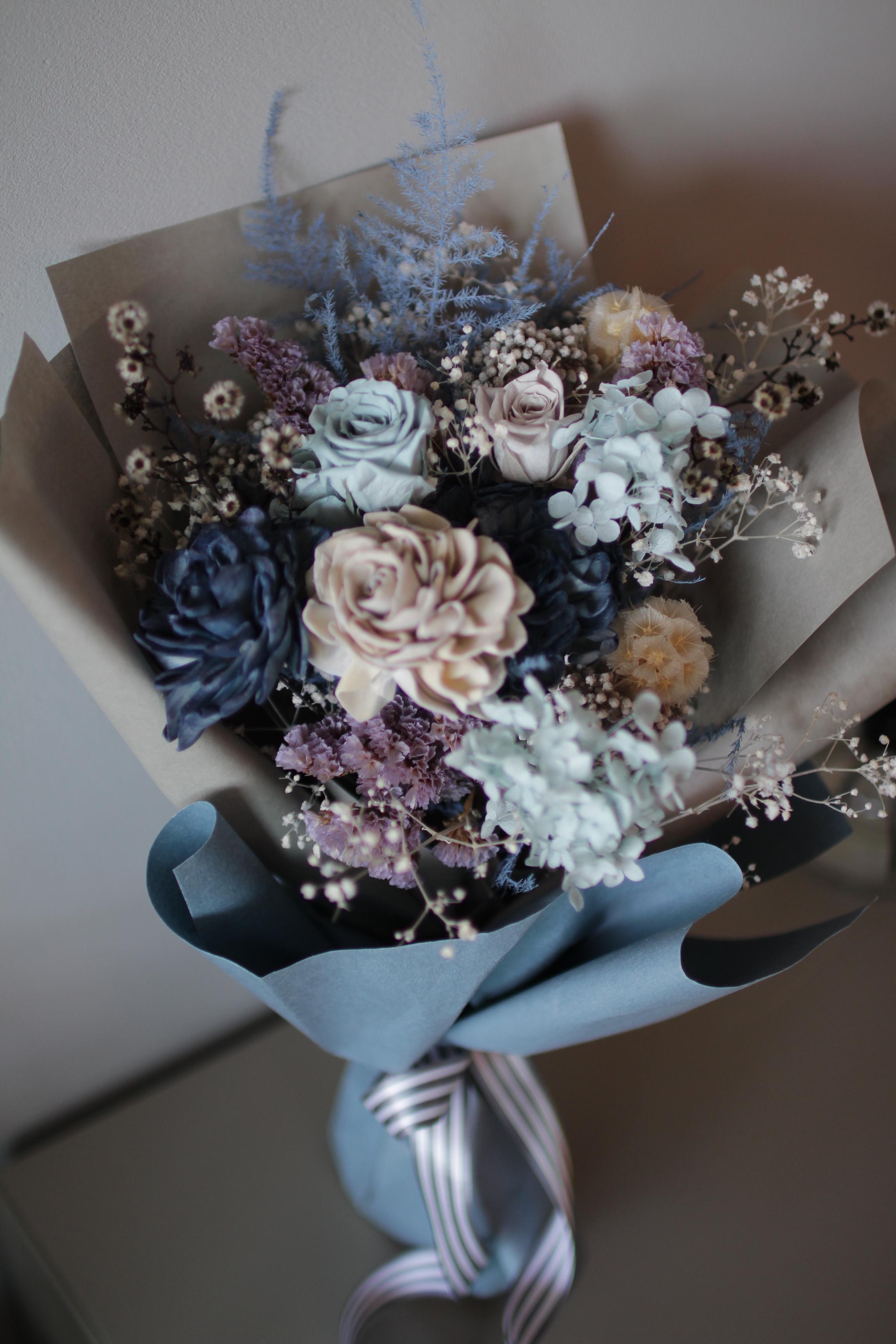 永生玫瑰花束 / 大 /  沈謐灰藍 NT2480