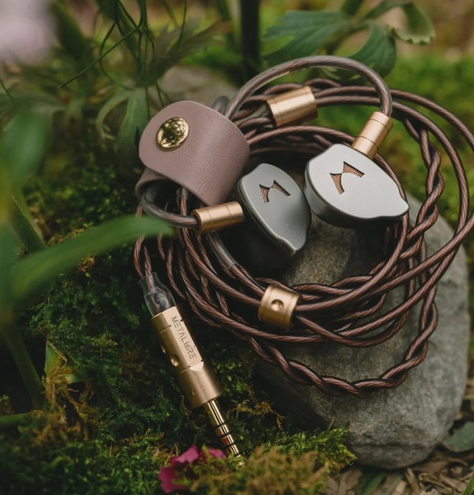 Metalure SOLA 耳道式耳機 流線金屬工藝，重現純粹音場
