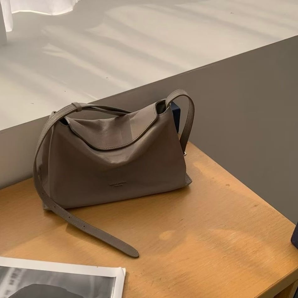 B8 自留！Bucks&Leather 中款'底部加寬'磁吸扣枕頭包