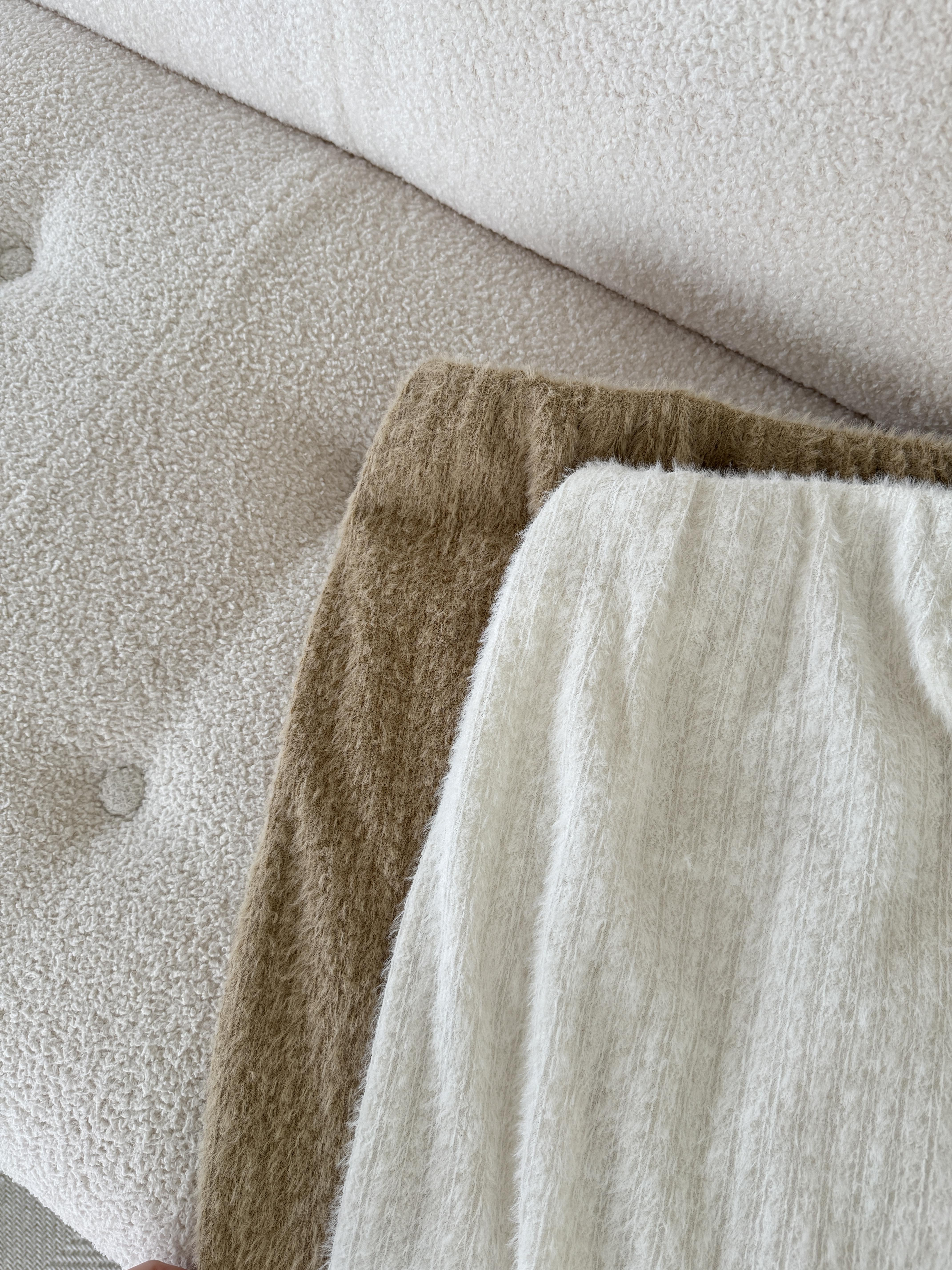 現貨 BEST！回歸) 自留！仙女羽毛感後開衩長裙 2色