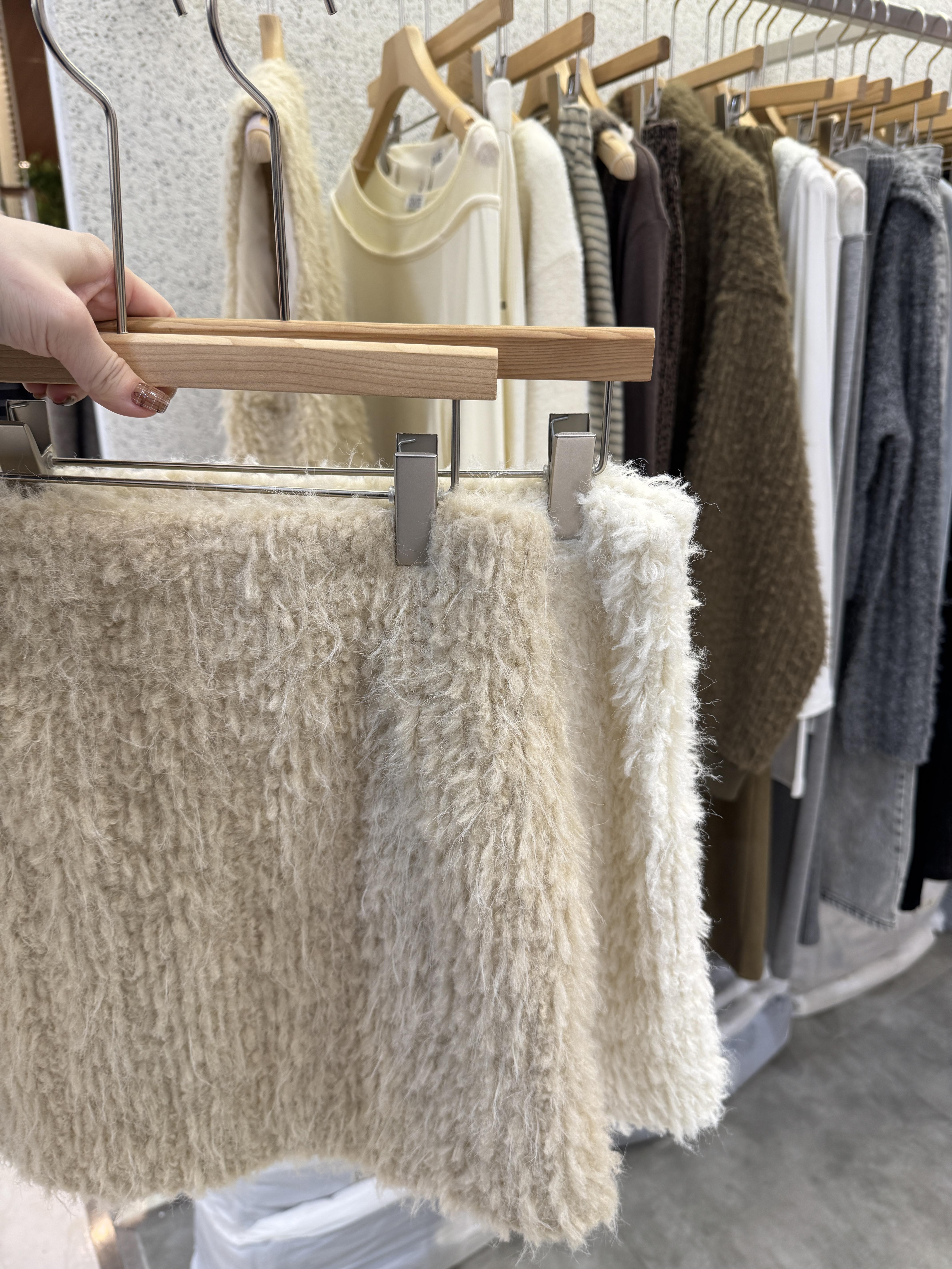 現貨 AY15 貴氣節日感毛毛短裙 2色 SM