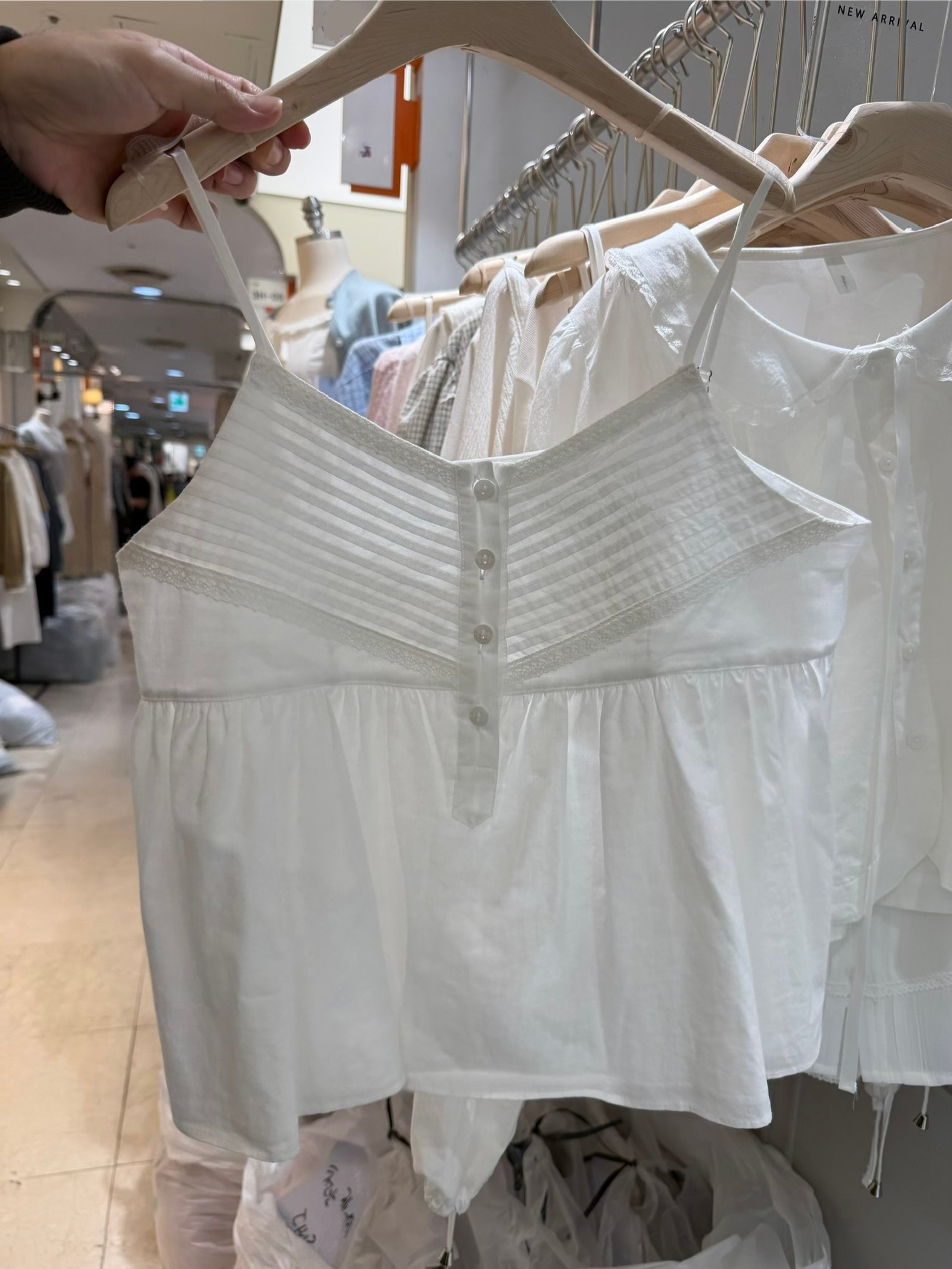 BB04 浪漫細肩褶紋小背心 1色