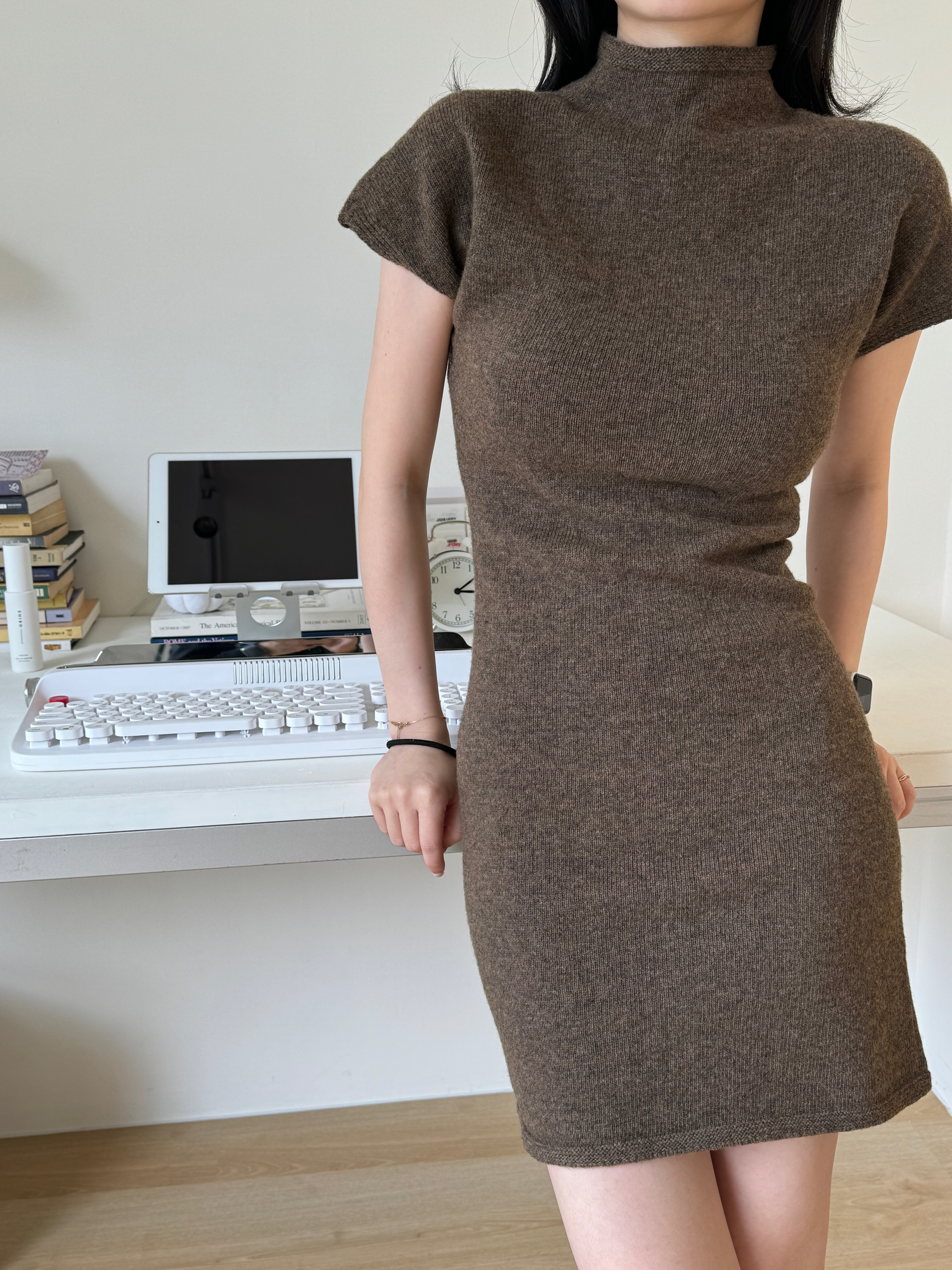 現貨 BEST！回歸) 合身微辣半袖小高領洋裝 2色