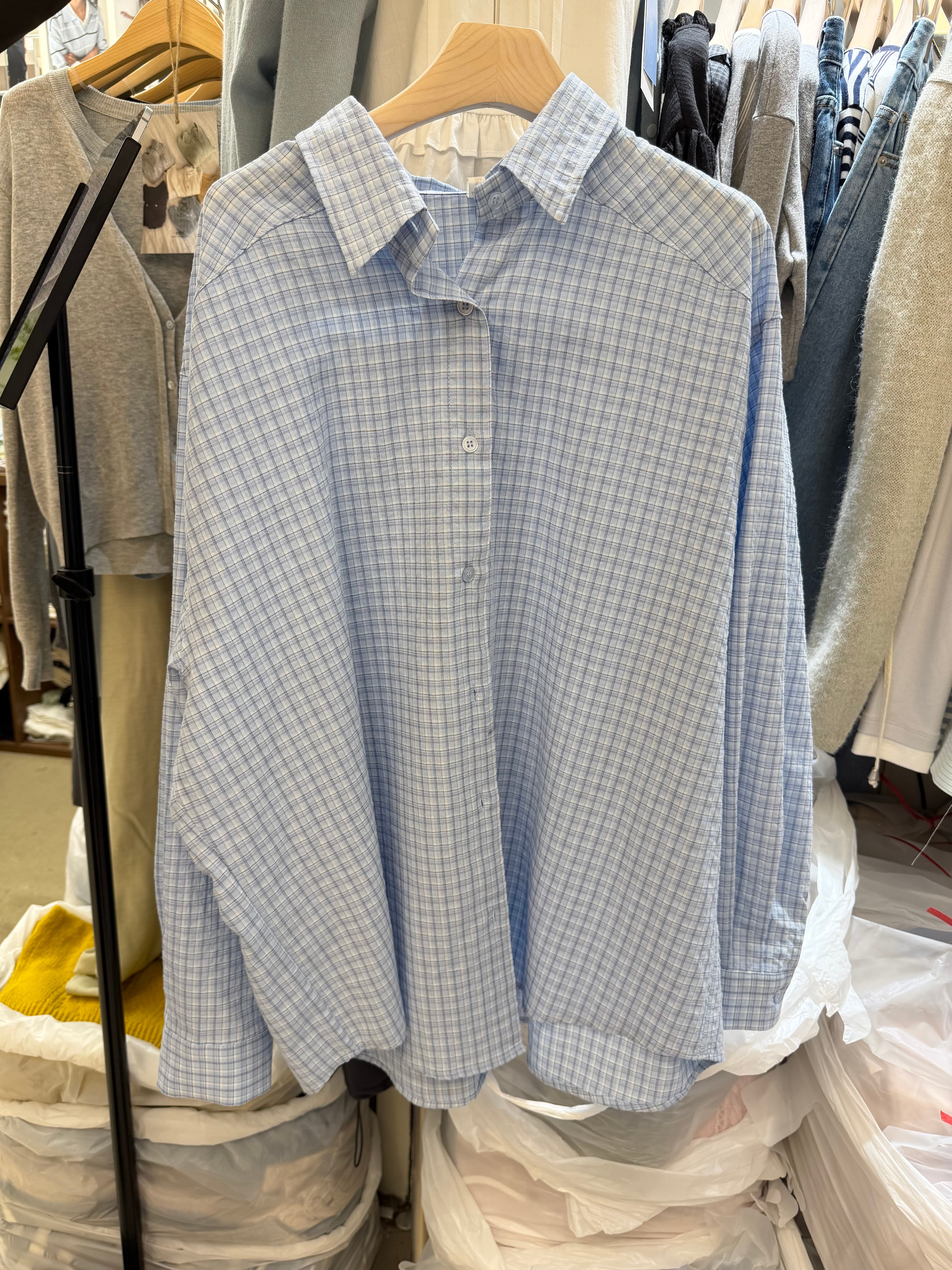 BB17 清爽細格紋泡泡紗襯衫 1色