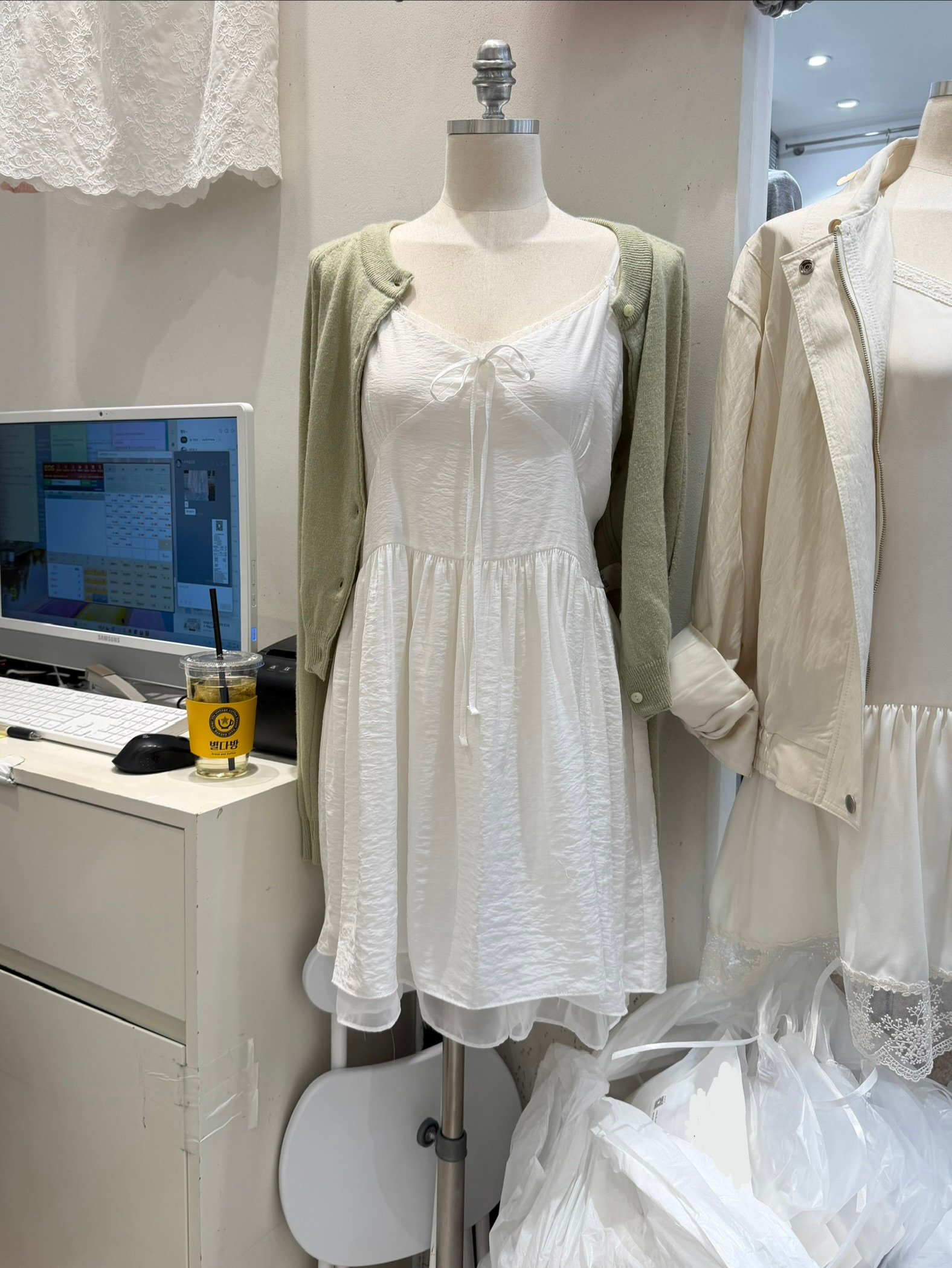 BB18 滾邊lace細肩浪漫小短洋 2色