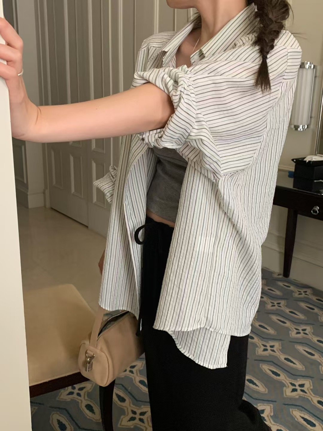 現貨 AU13 輕薄小標直紋襯衫 2色