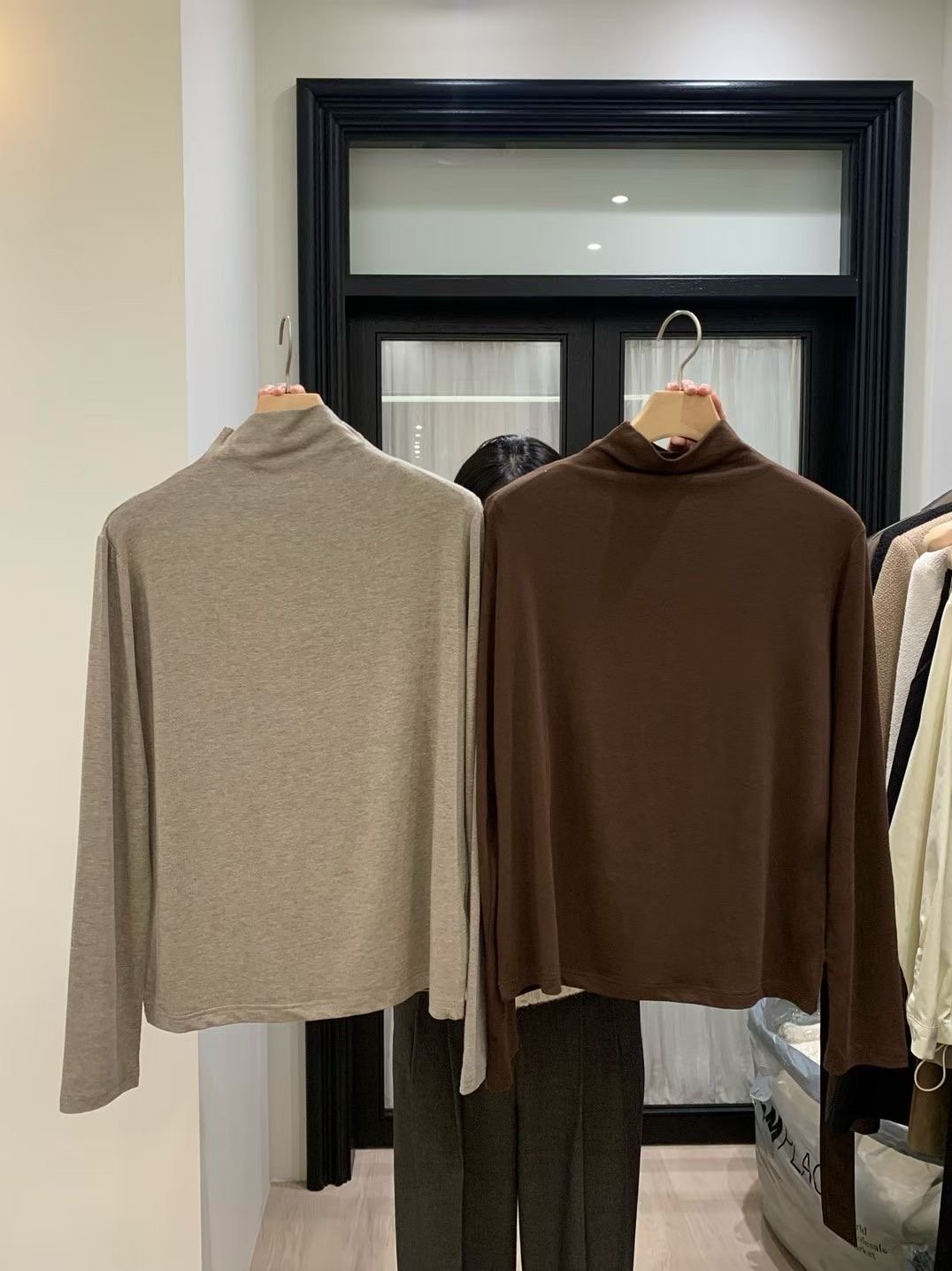 現貨 AY02 升級布料回歸) 自留！親膚羊毛不緊身小立領打底 4色