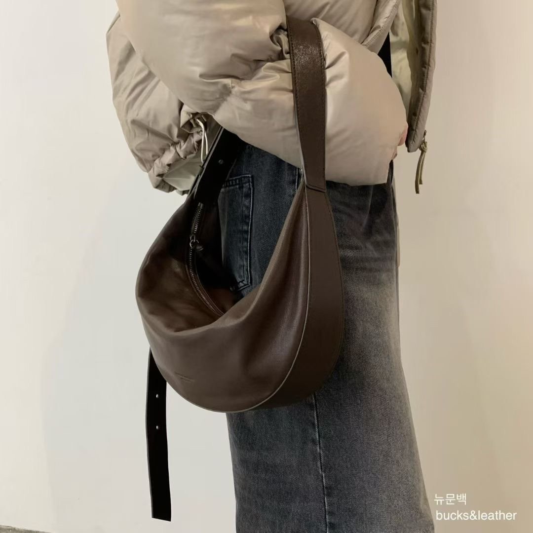 B34 Bucks&Leather 許願款！羊皮寬背帶新月包