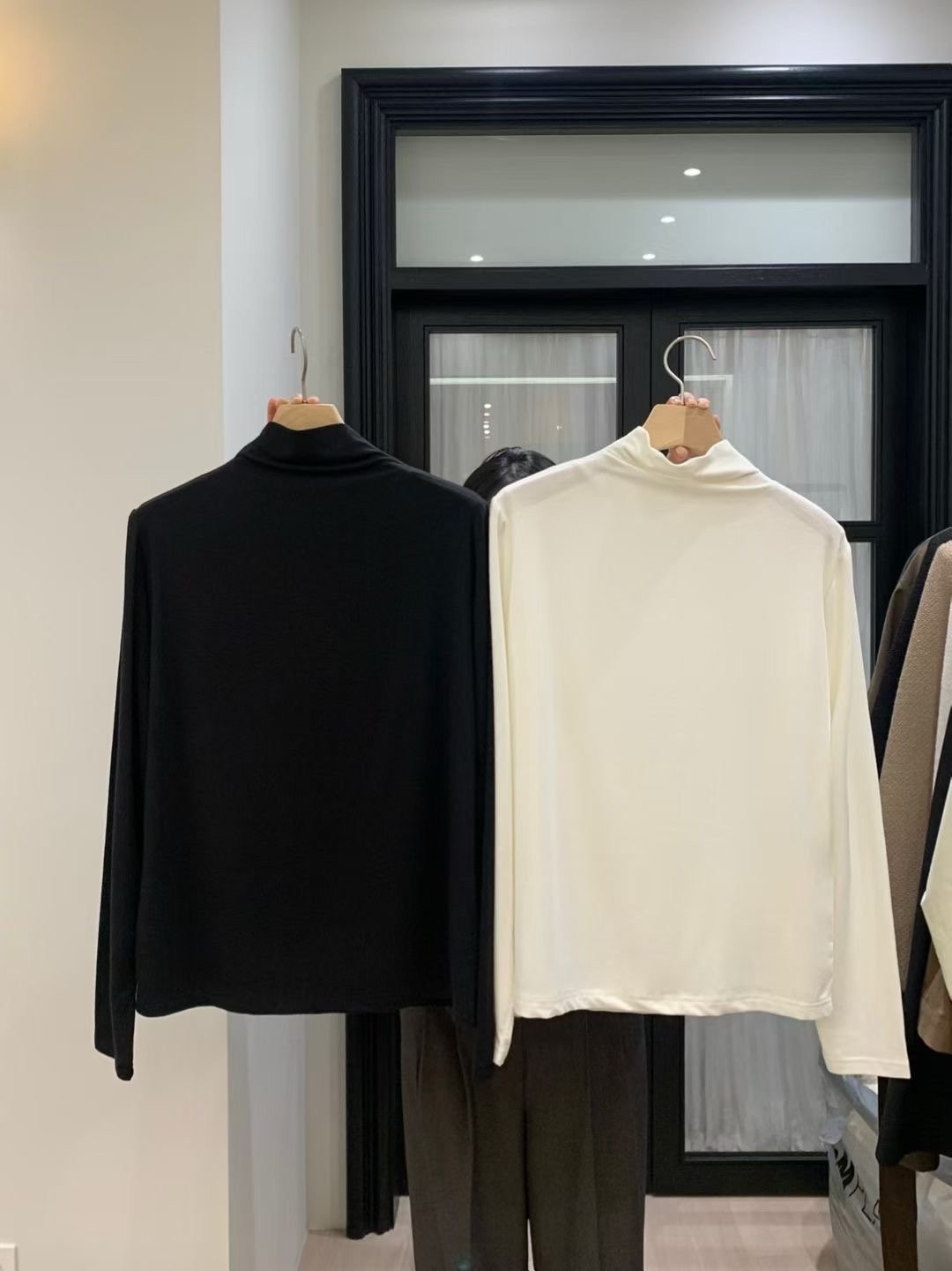 現貨 AY02 升級布料回歸) 自留！親膚羊毛不緊身小立領打底 4色